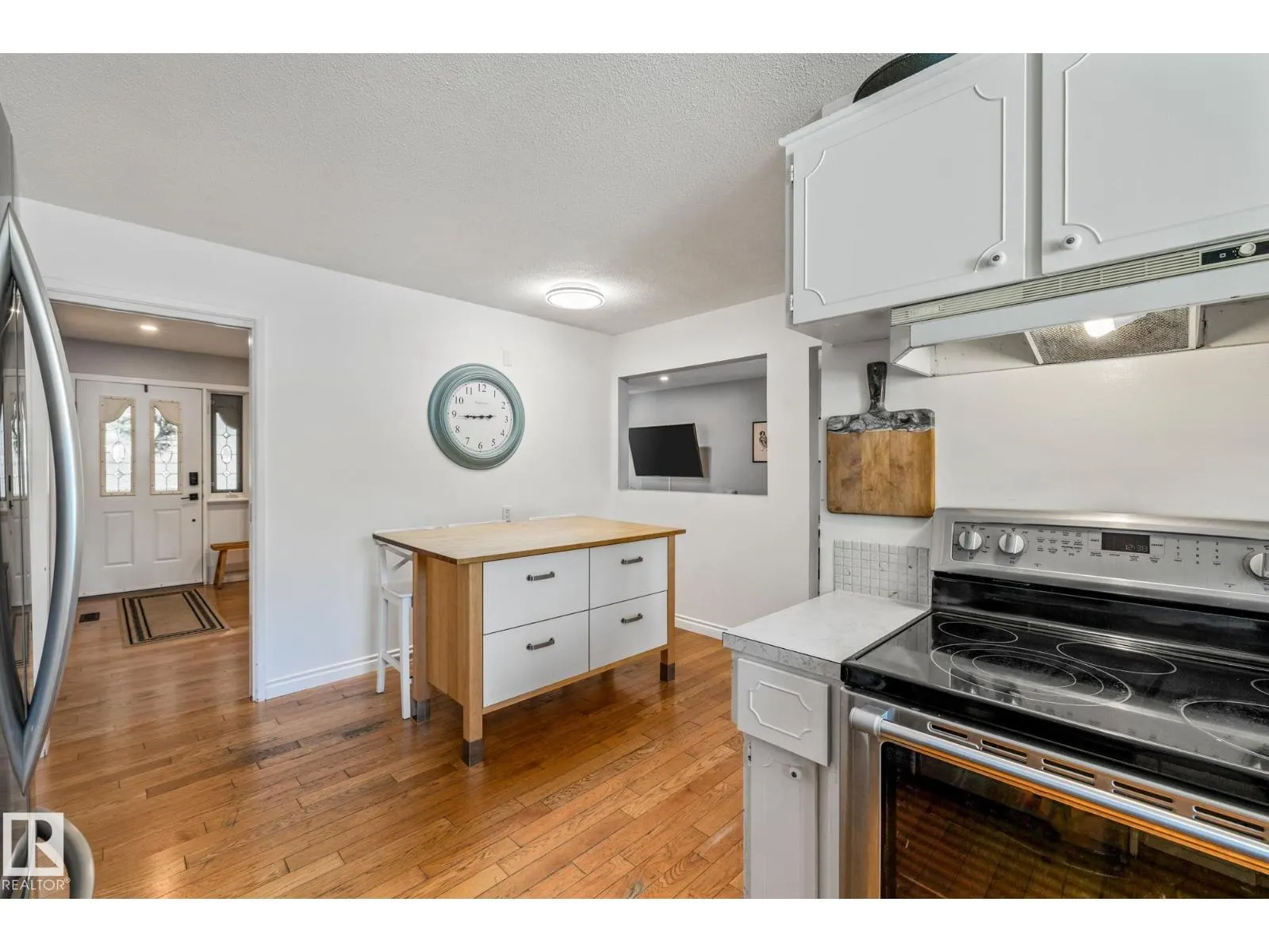 18 BURNHAM AV