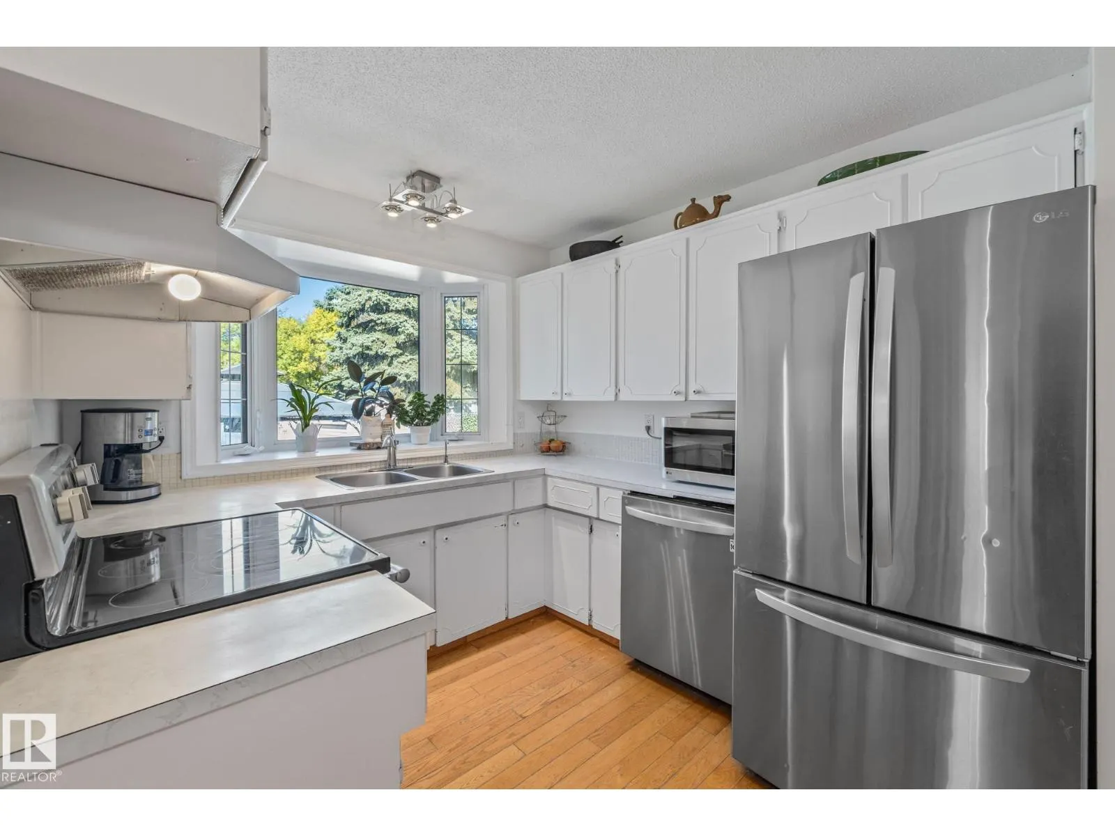 18 BURNHAM AV