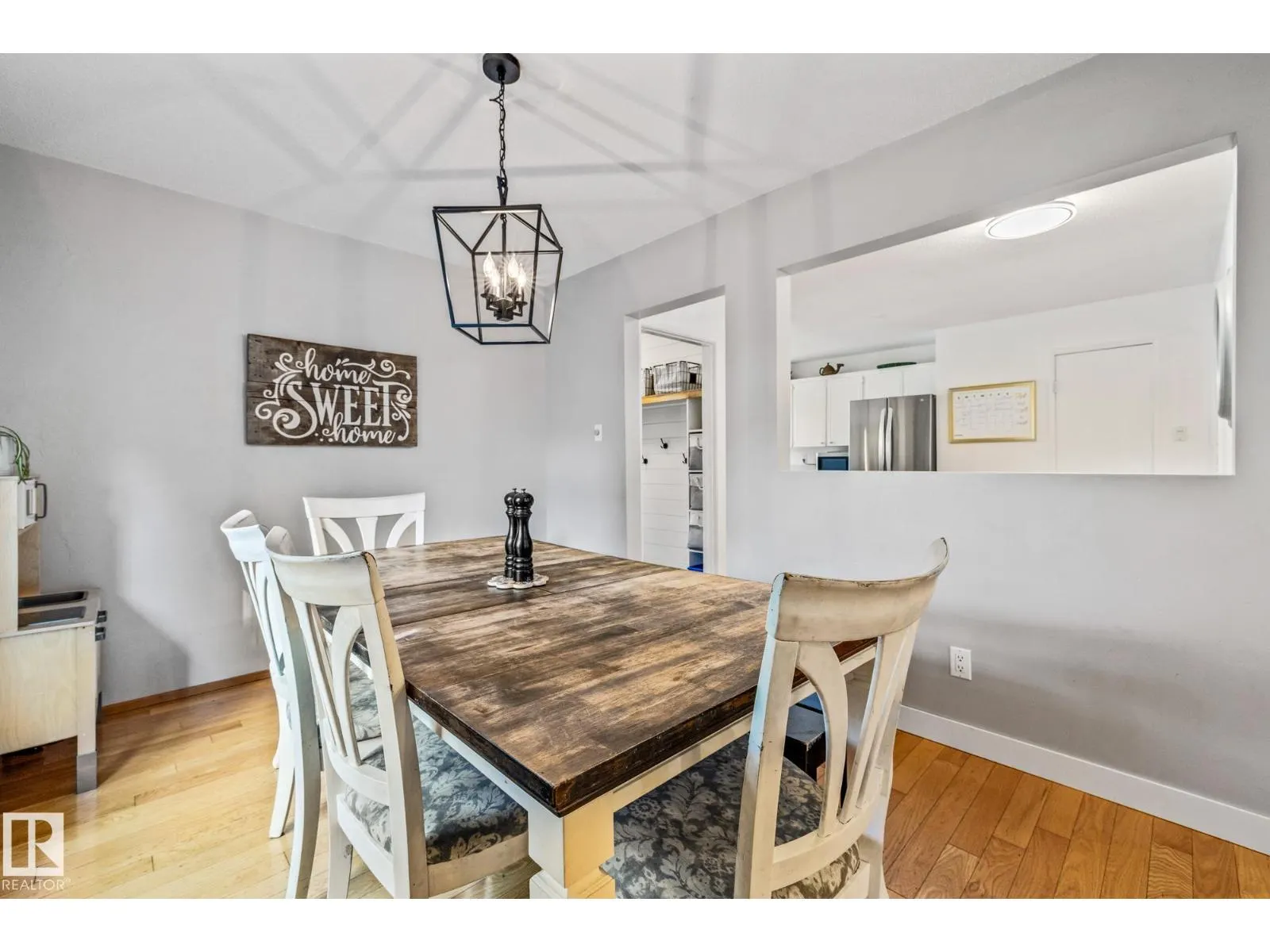 18 BURNHAM AV