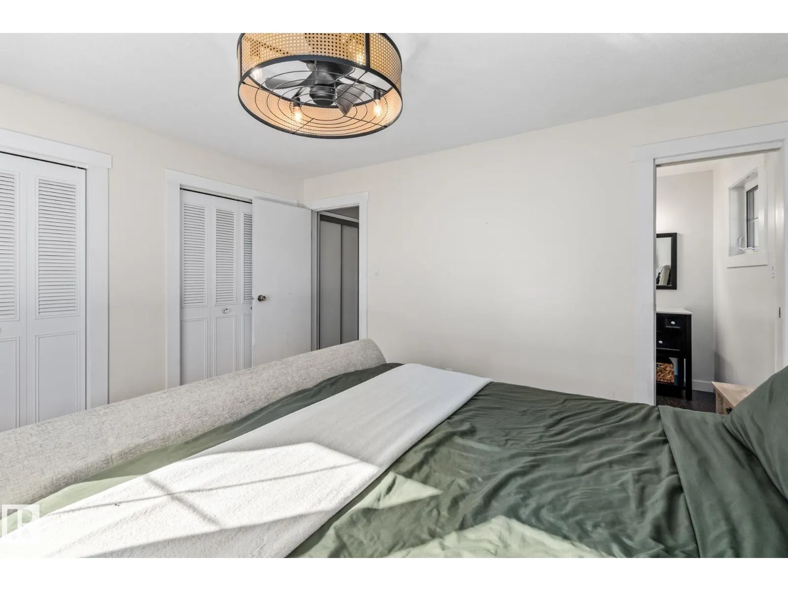 18 BURNHAM AV