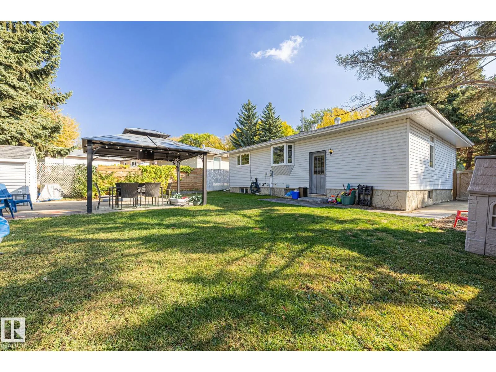 18 BURNHAM AV
