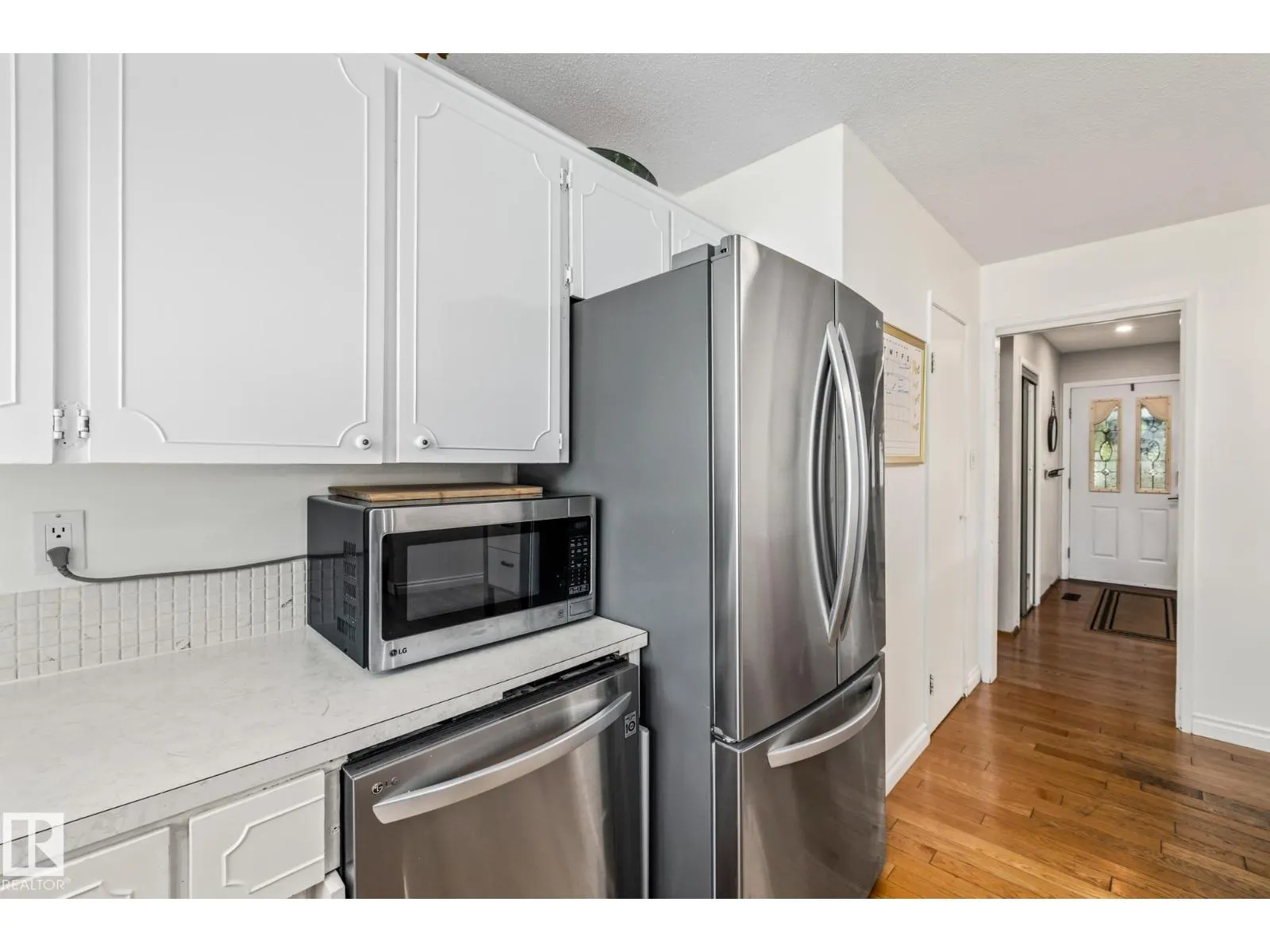 18 BURNHAM AV