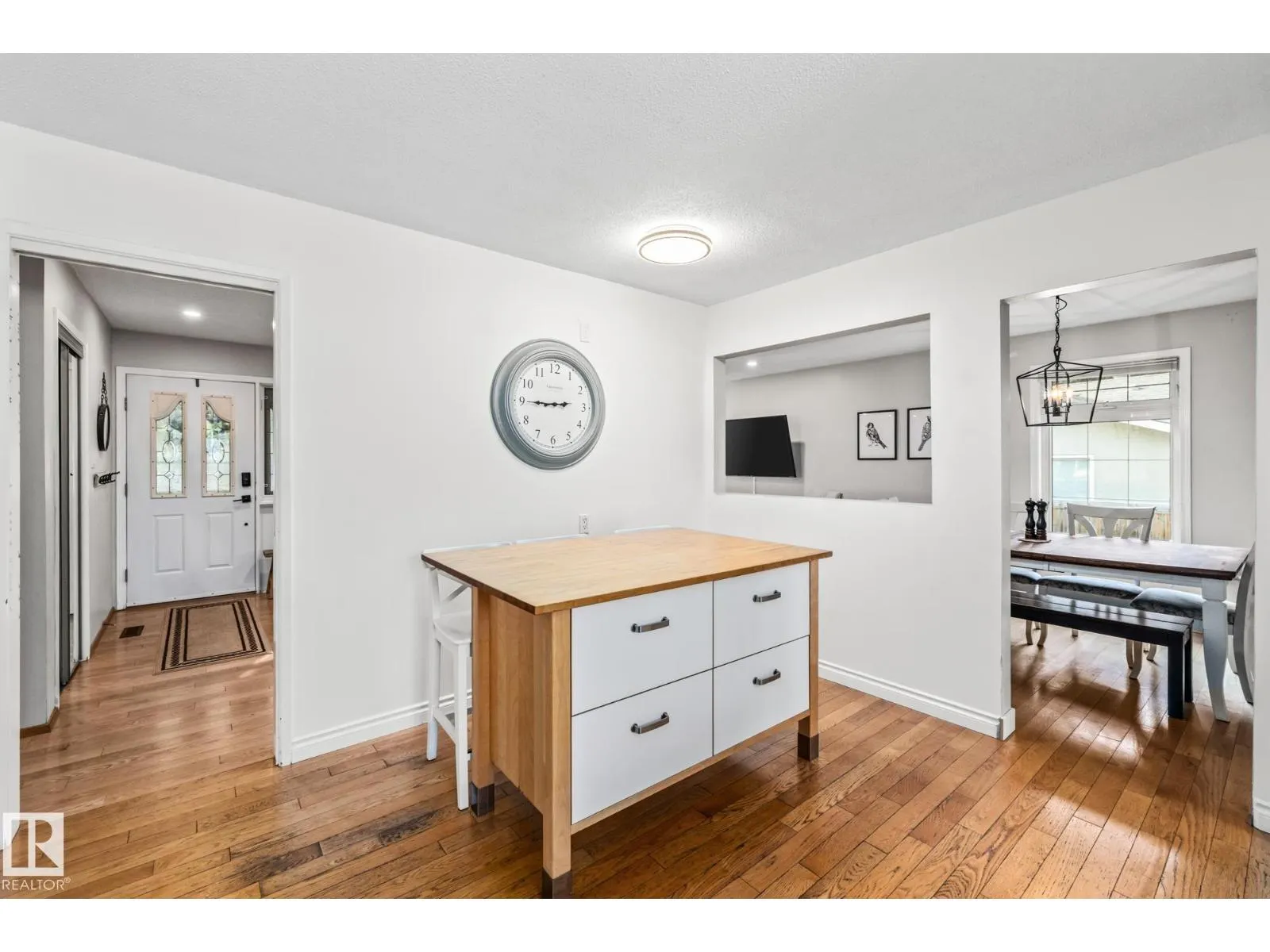 18 BURNHAM AV