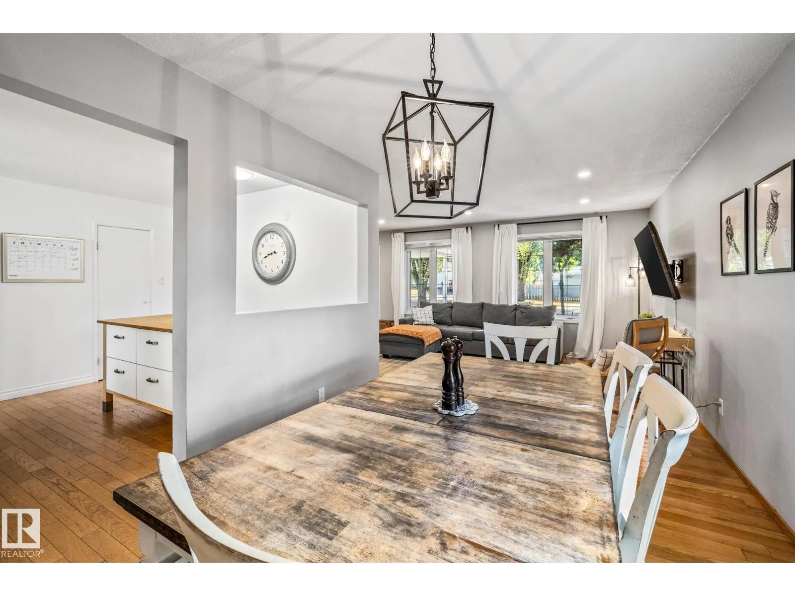 18 BURNHAM AV