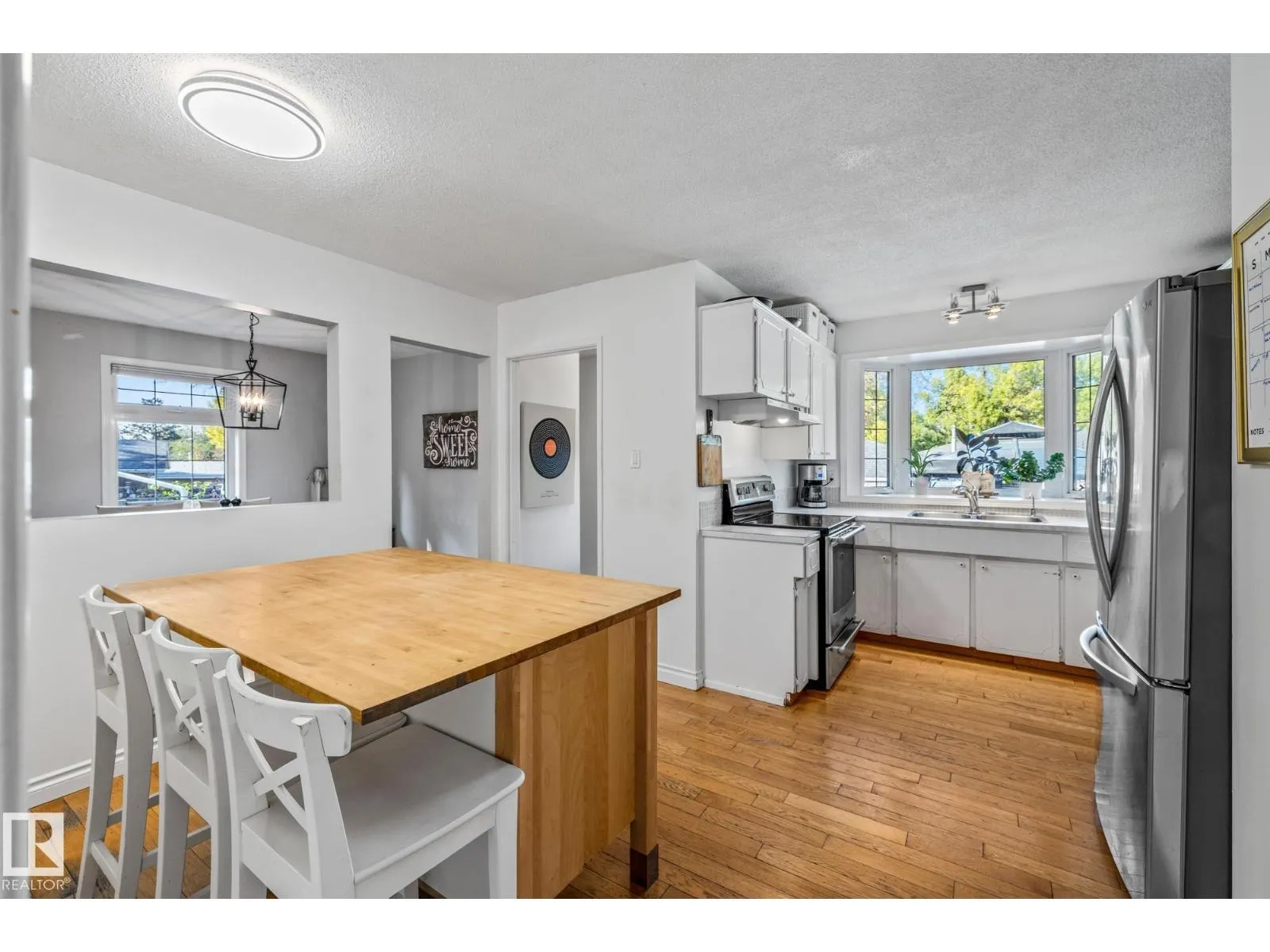 18 BURNHAM AV