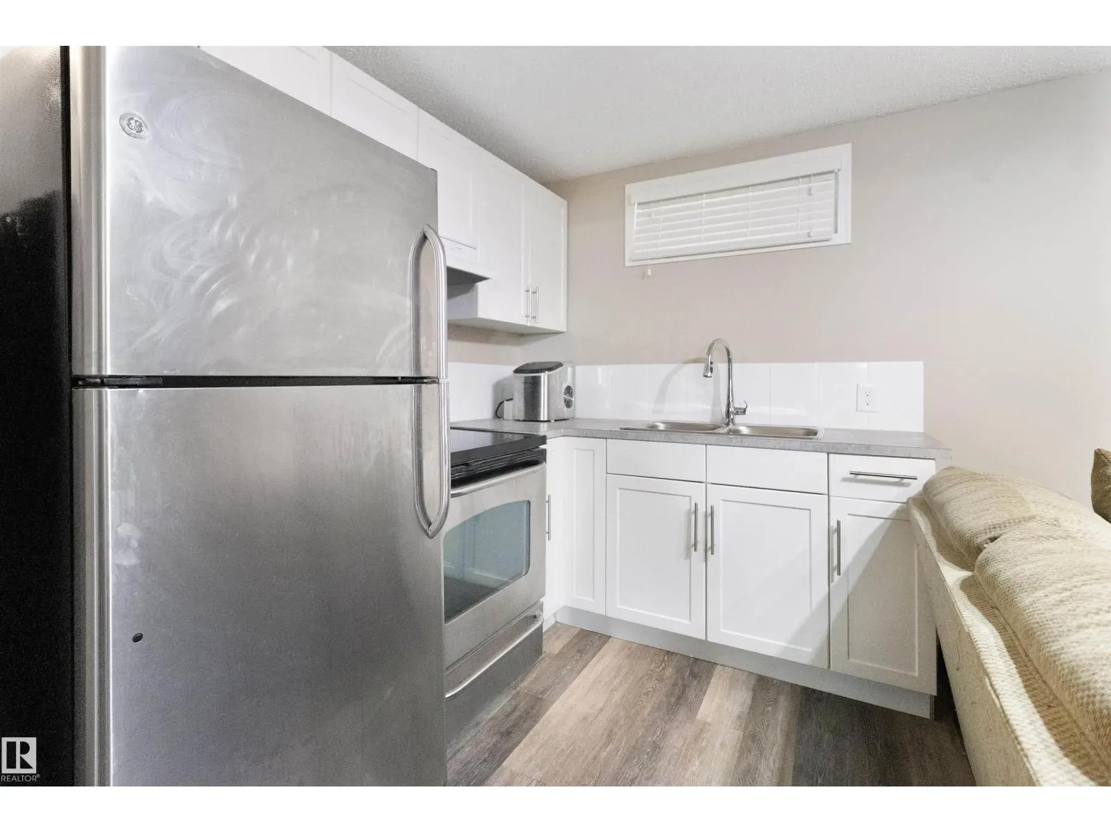 64 GREENWOOD WY
