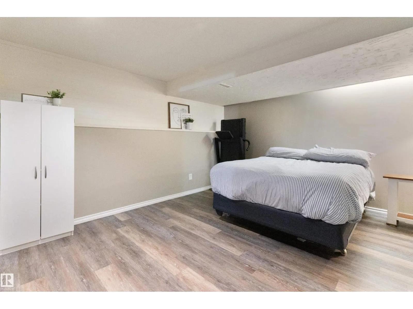 64 GREENWOOD WY
