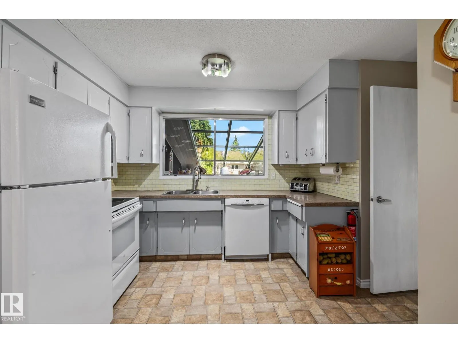 12250 143 AV NW
