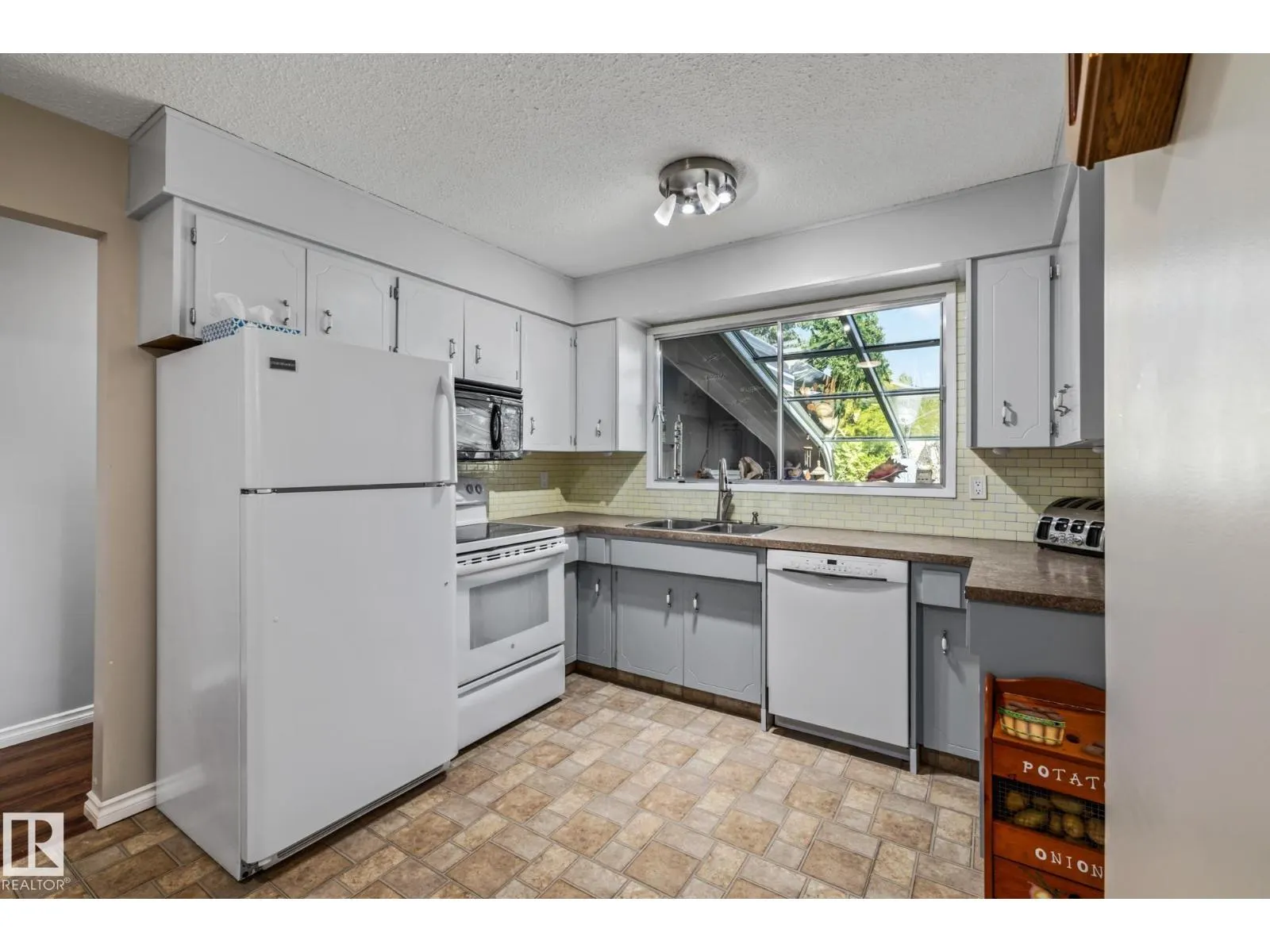 12250 143 AV NW