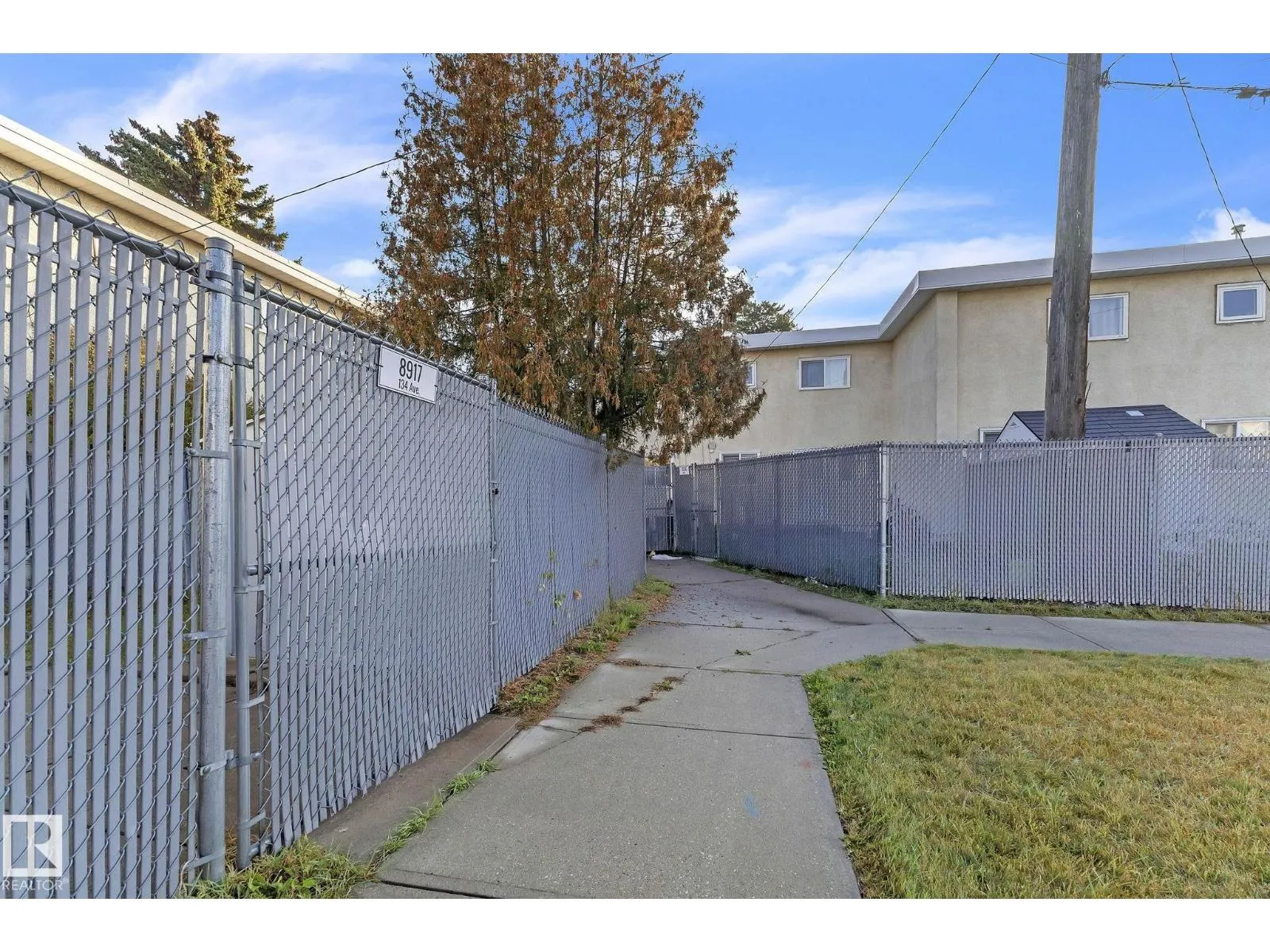 8917 134 AV NW