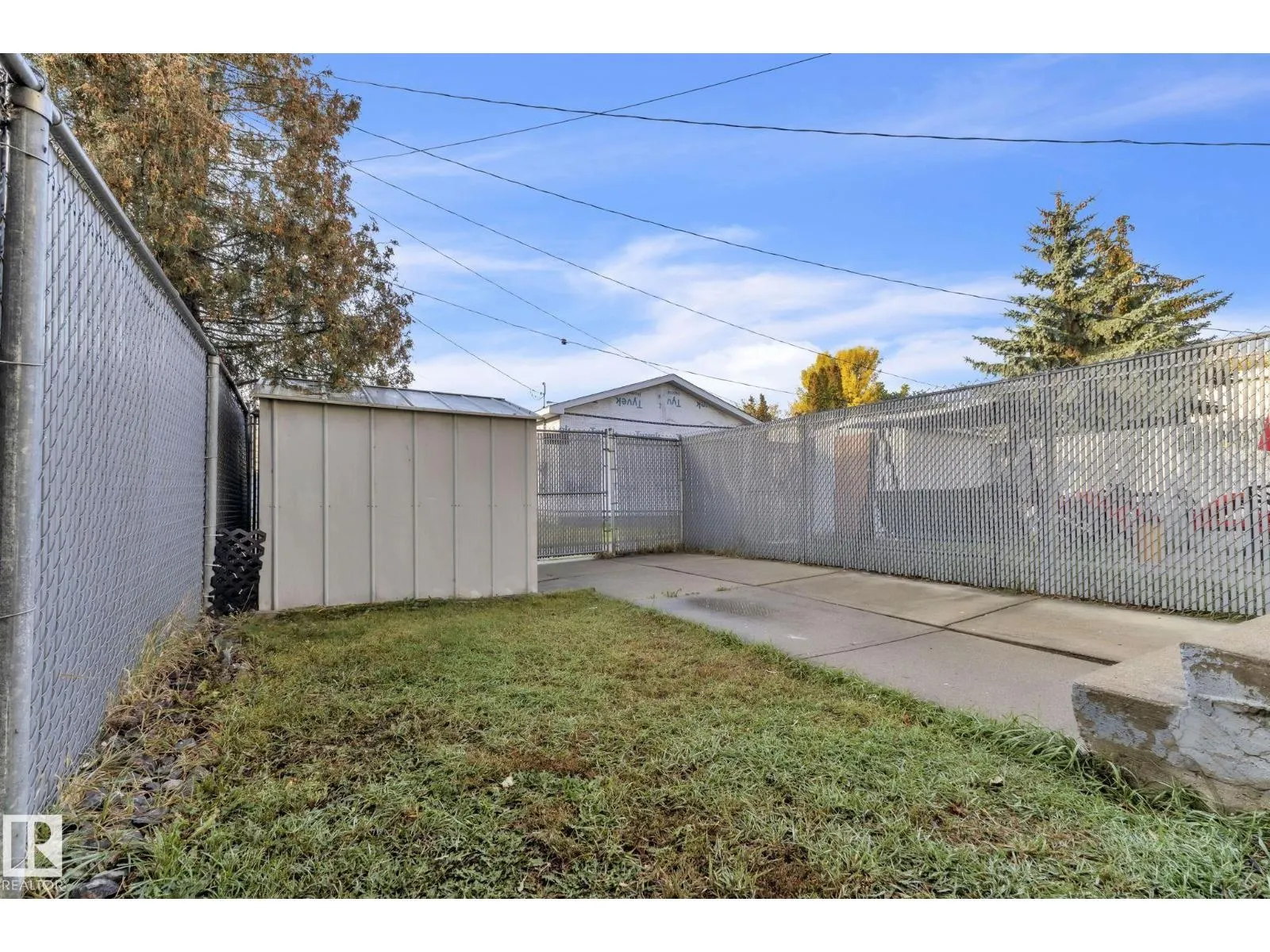 8917 134 AV NW