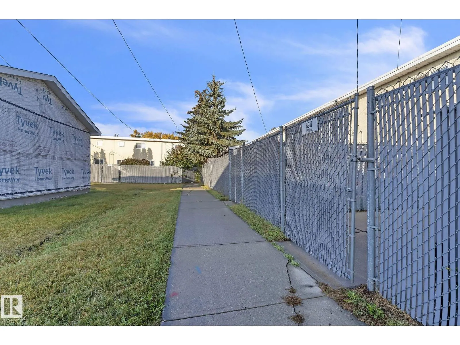 8917 134 AV NW