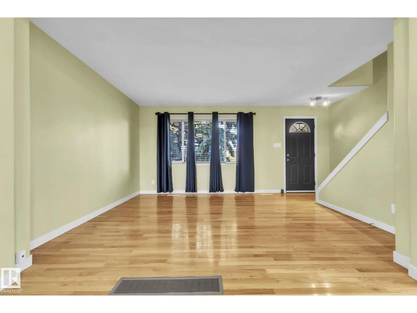 8917 134 AV NW