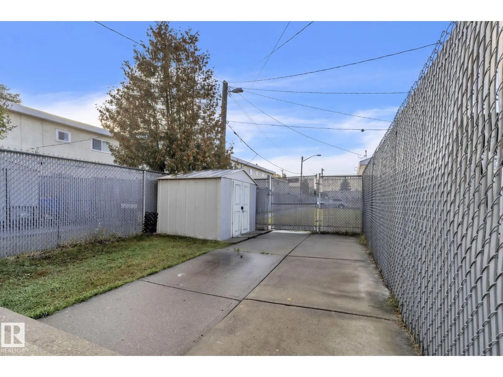 8917 134 AV NW