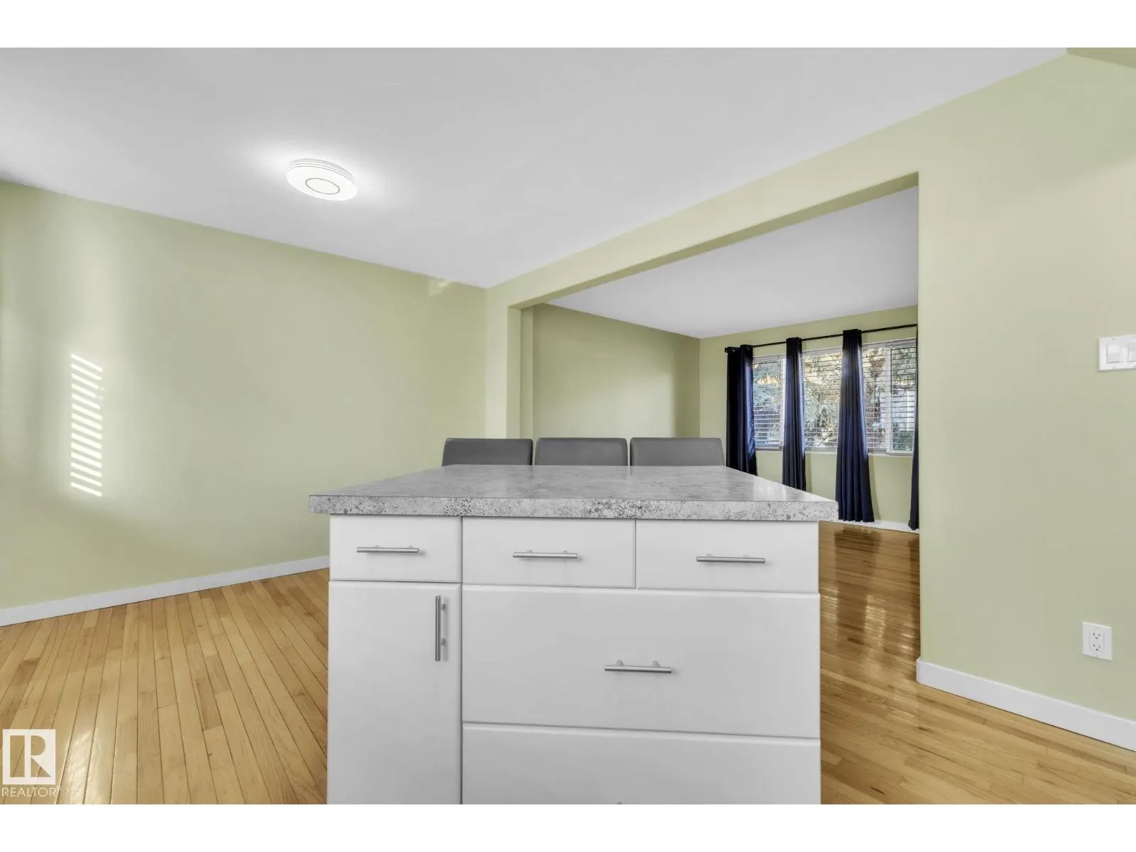 8917 134 AV NW