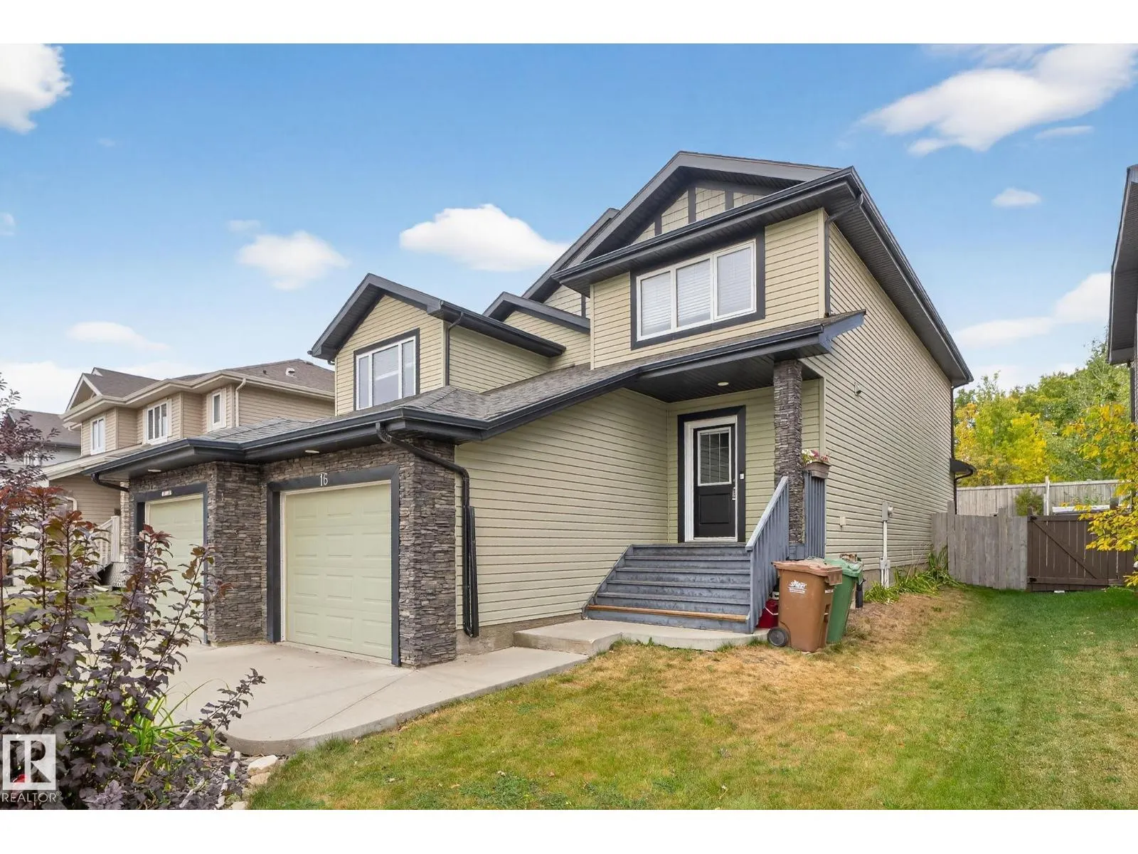 16 ROYAL ST