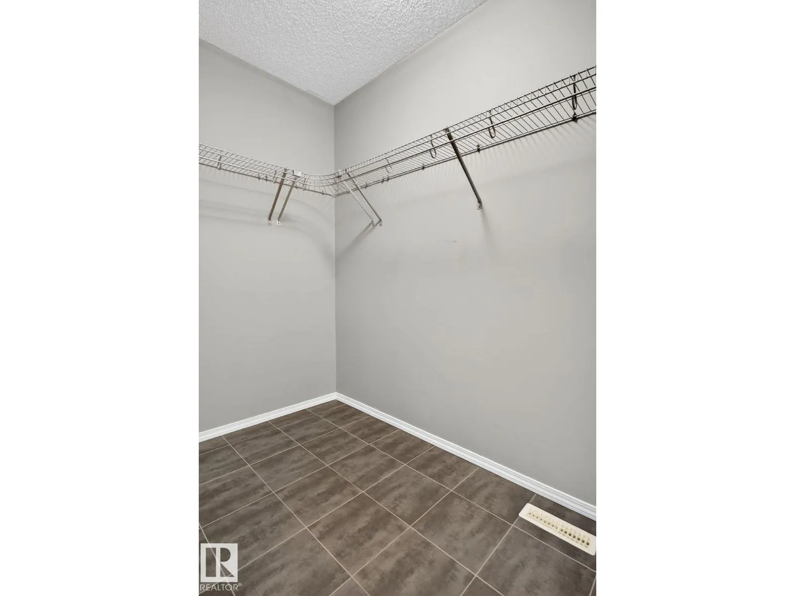16 ROYAL ST