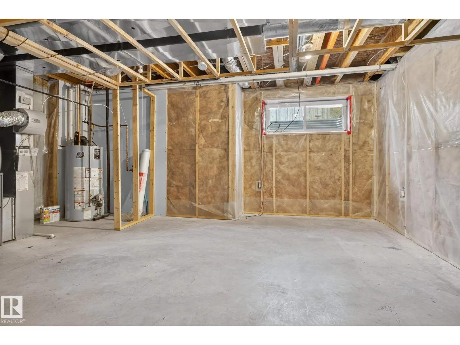 16 ROYAL ST