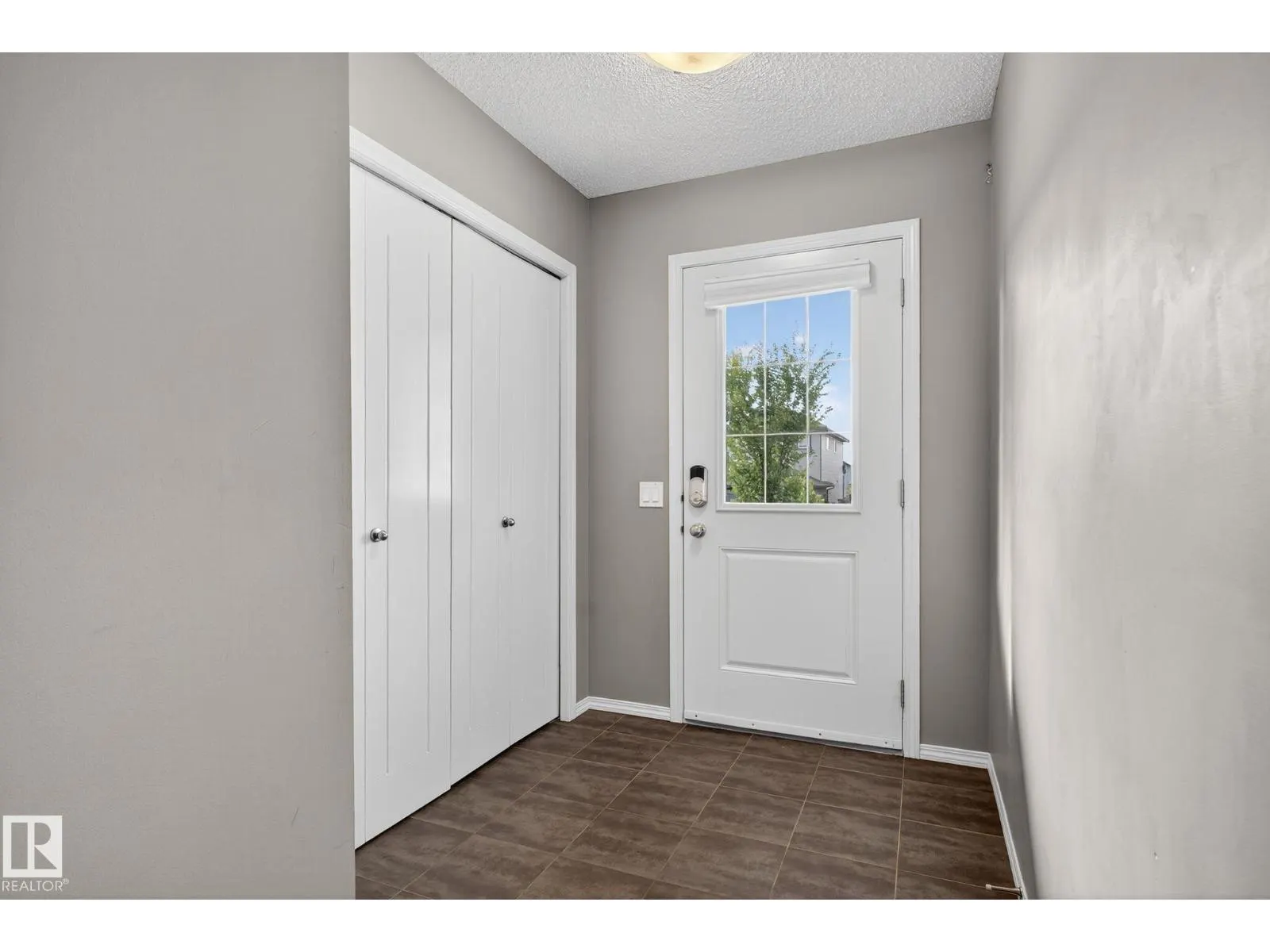 16 ROYAL ST