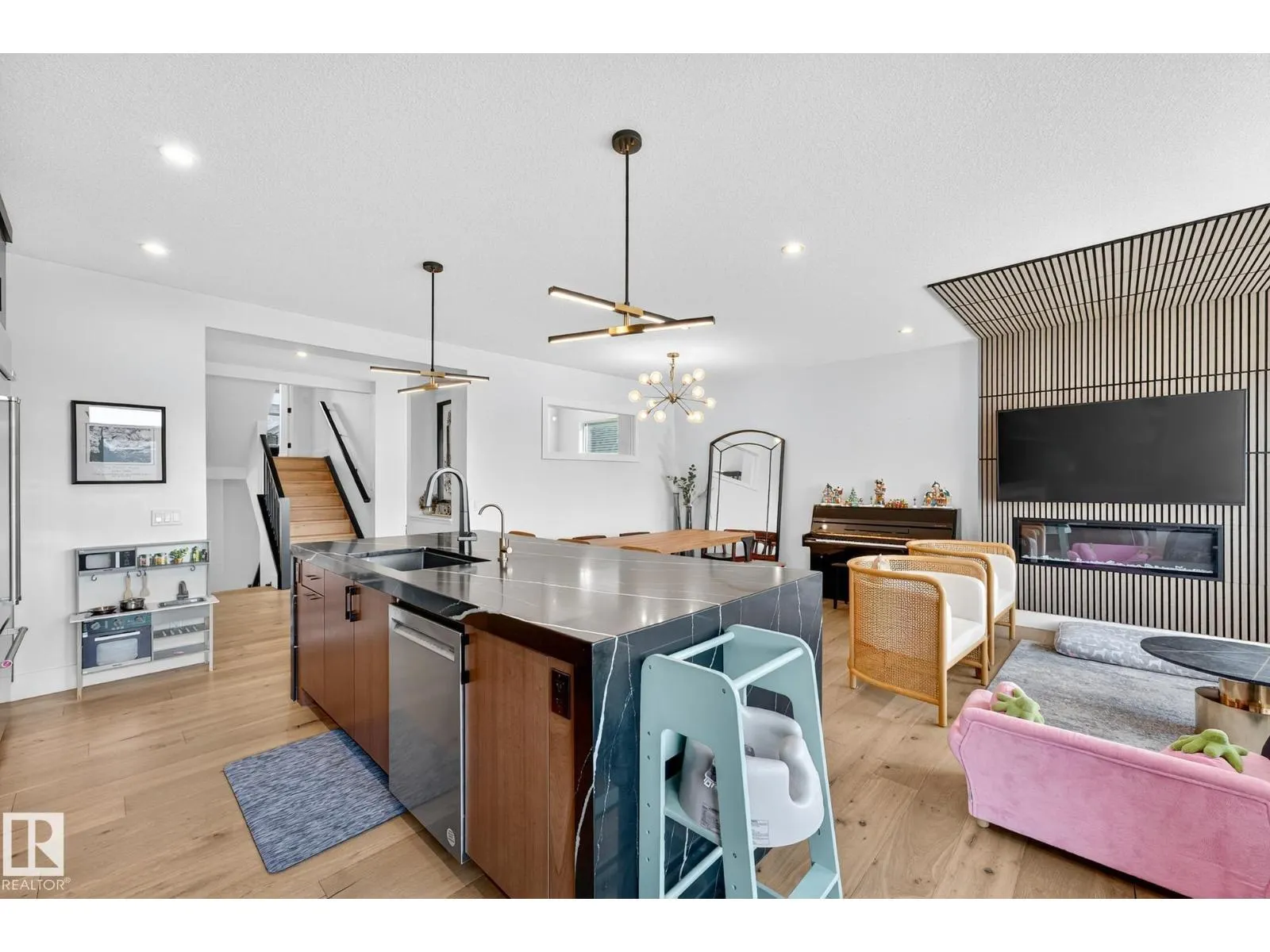 520 MERLIN LANDING LD NW