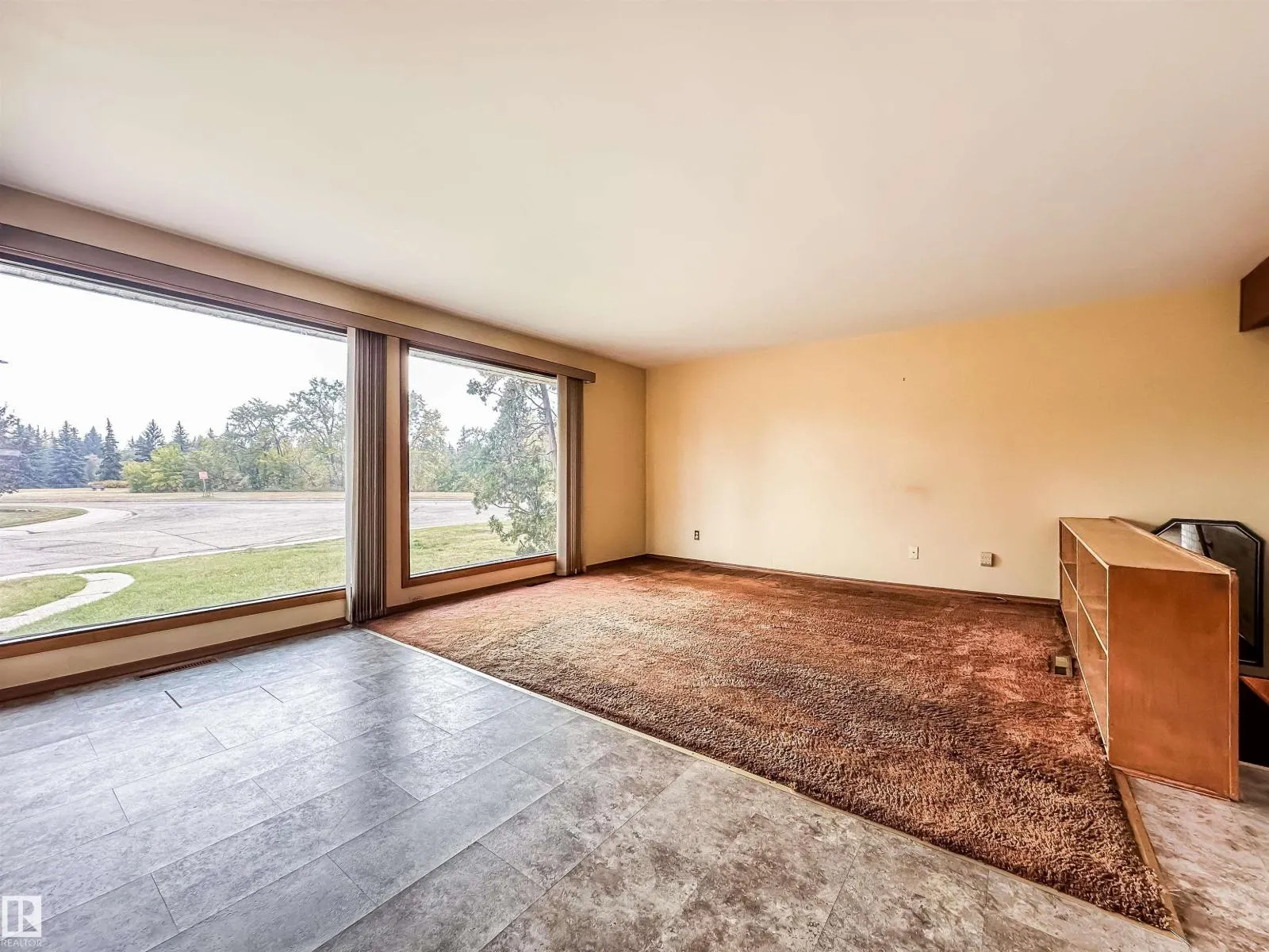 8126 150 ST NW