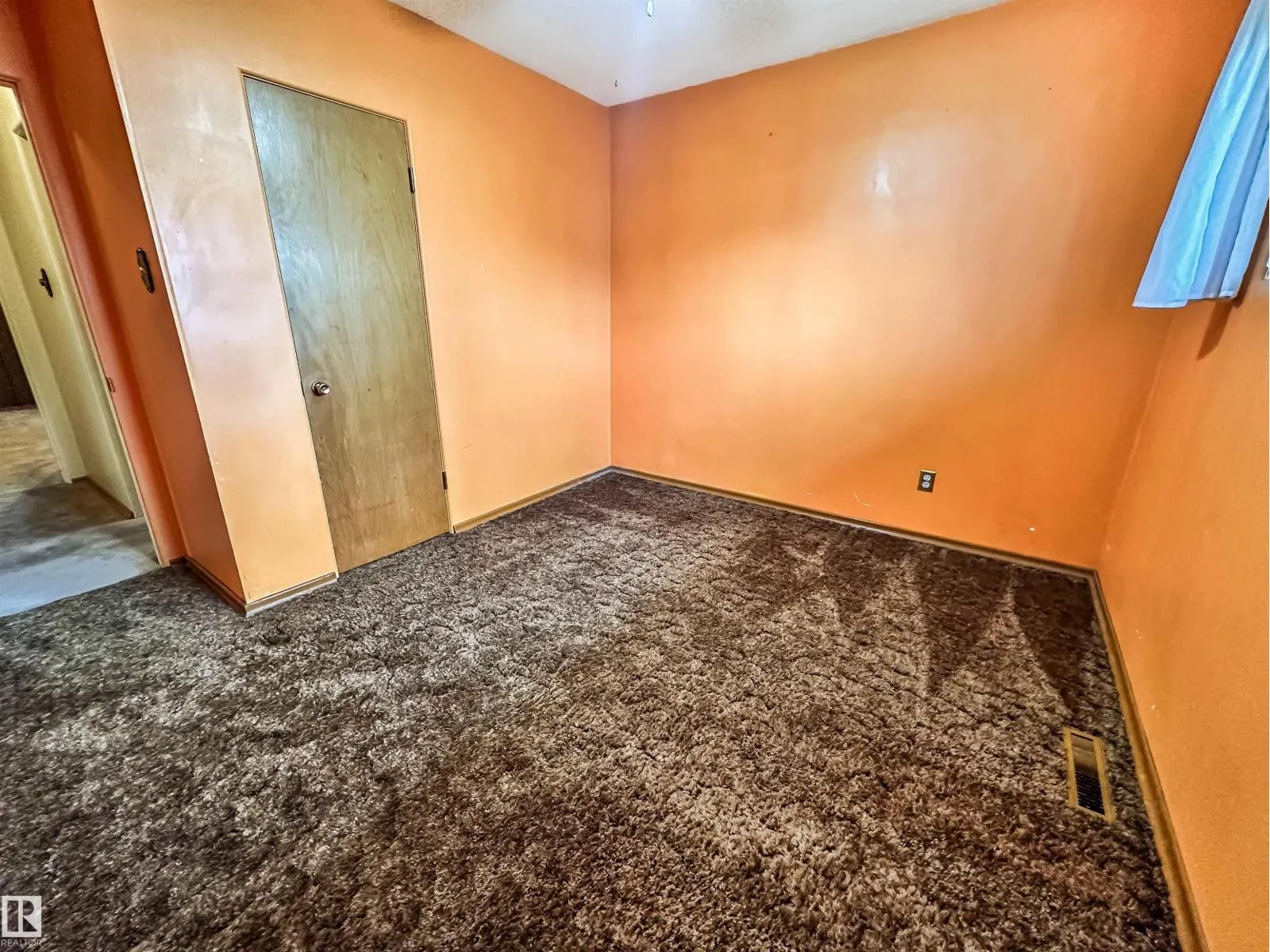 8126 150 ST NW