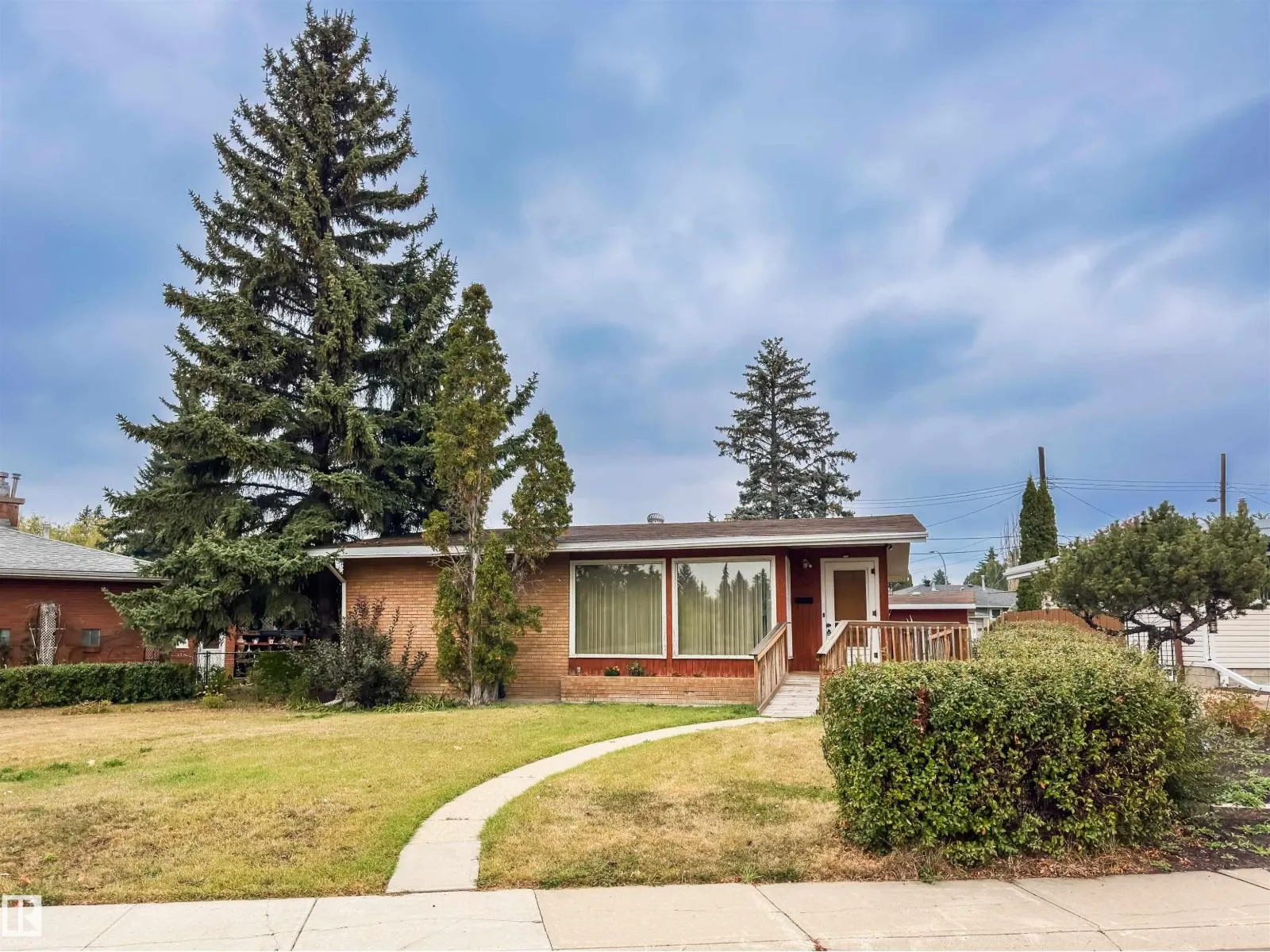 8126 150 ST NW