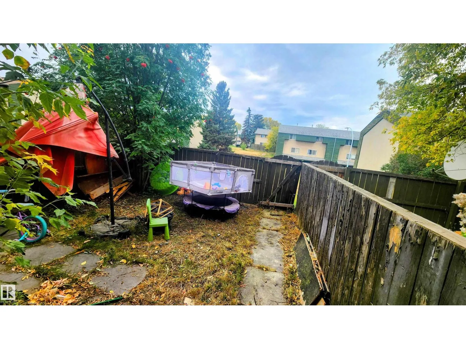 704 ABBOTTSFIELD RD NW