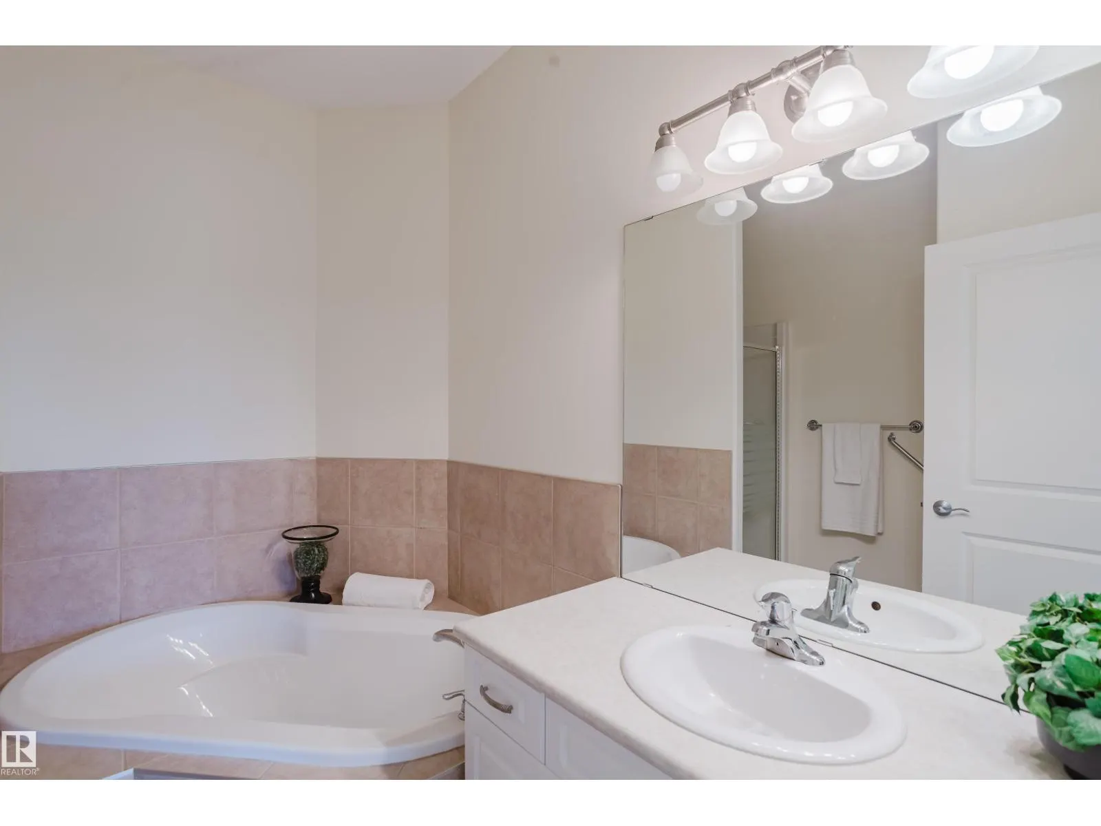 #402 14205 96 AV NW