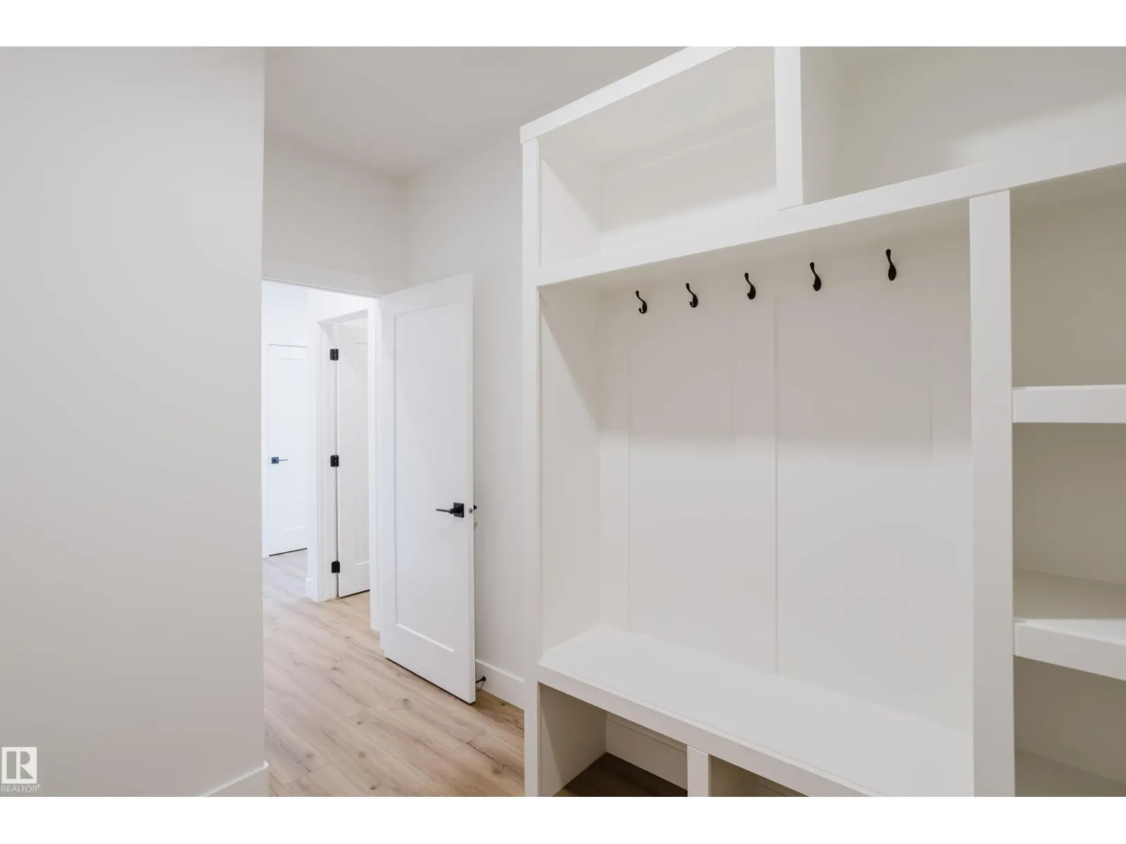 2512 213 ST NW
