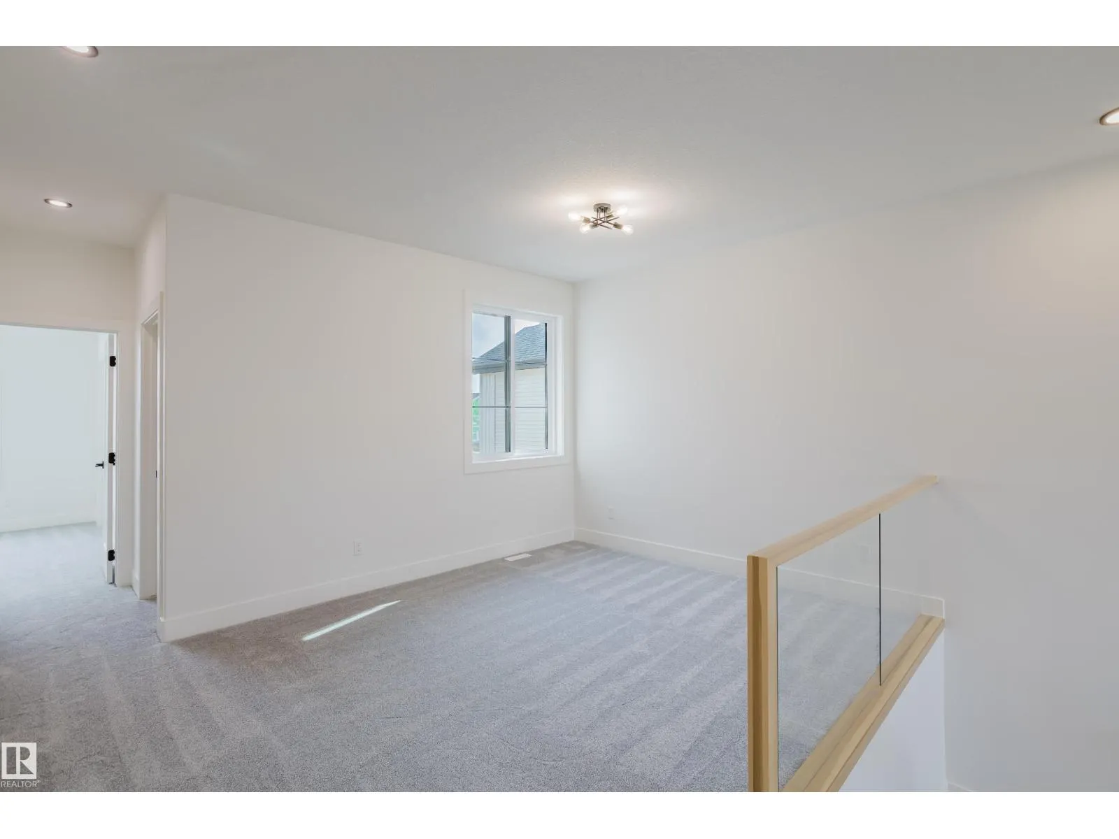 2512 213 ST NW