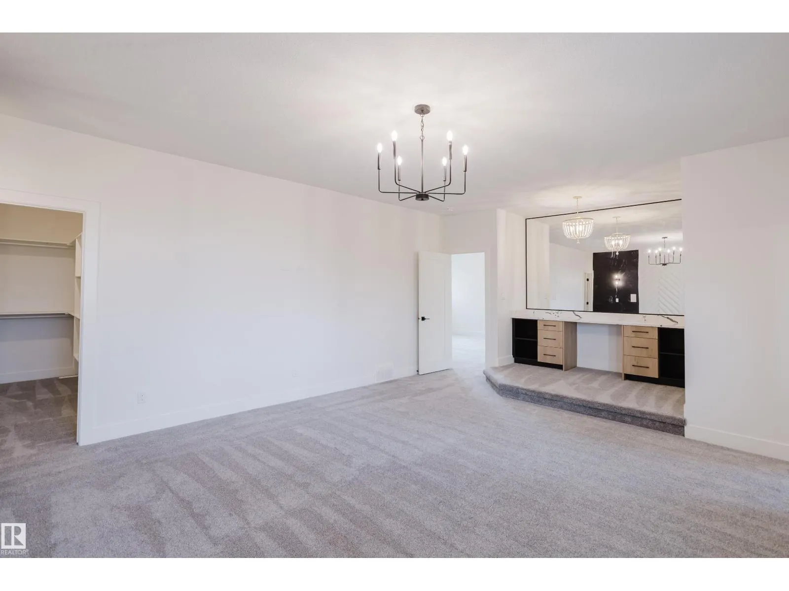 2512 213 ST NW