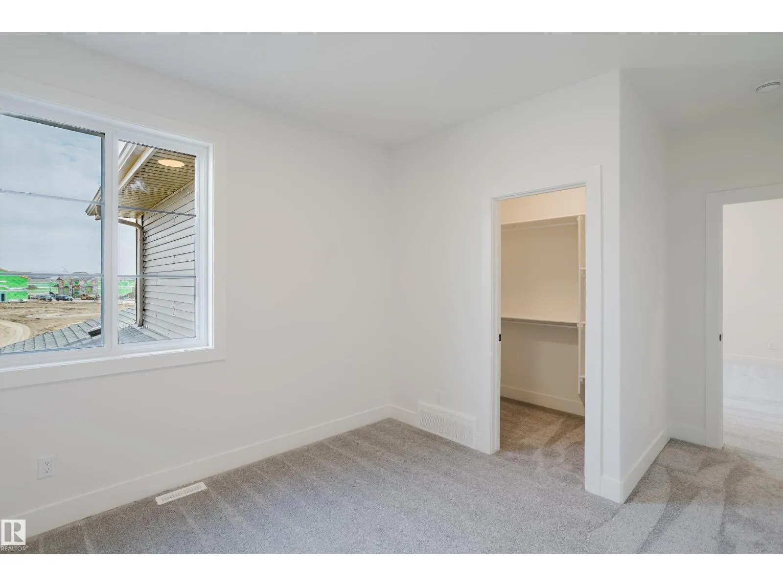 2512 213 ST NW