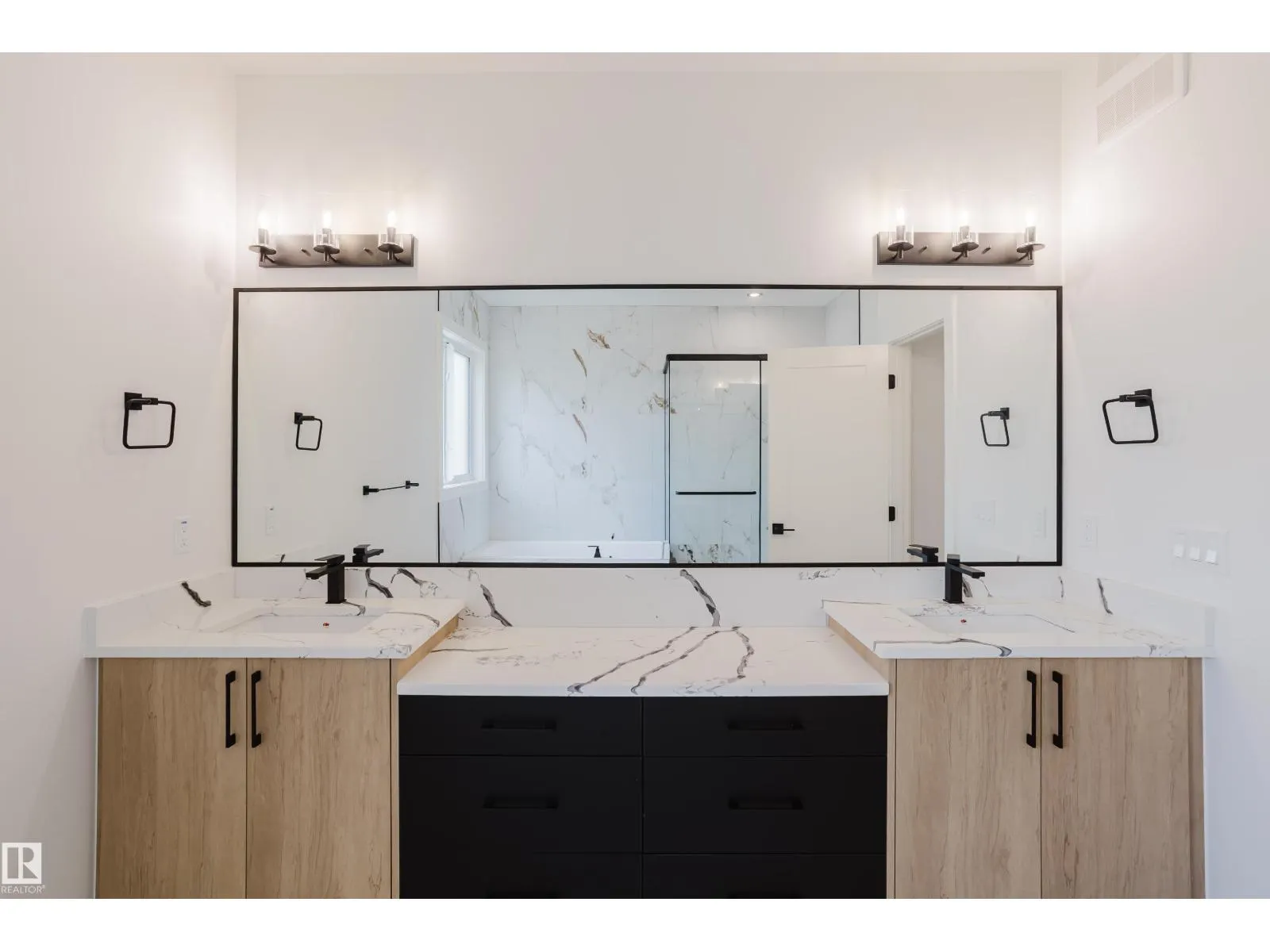 2512 213 ST NW