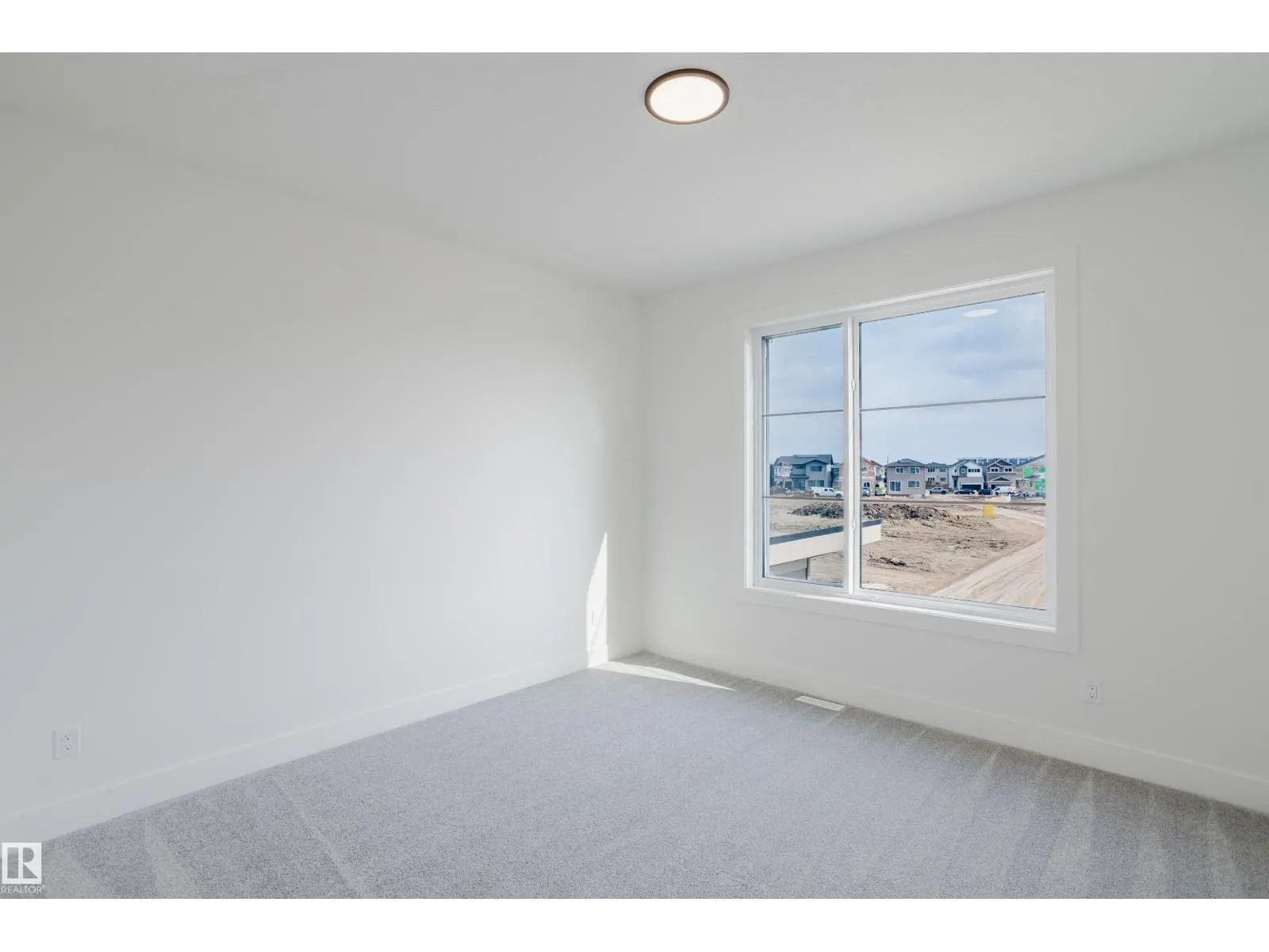 2512 213 ST NW