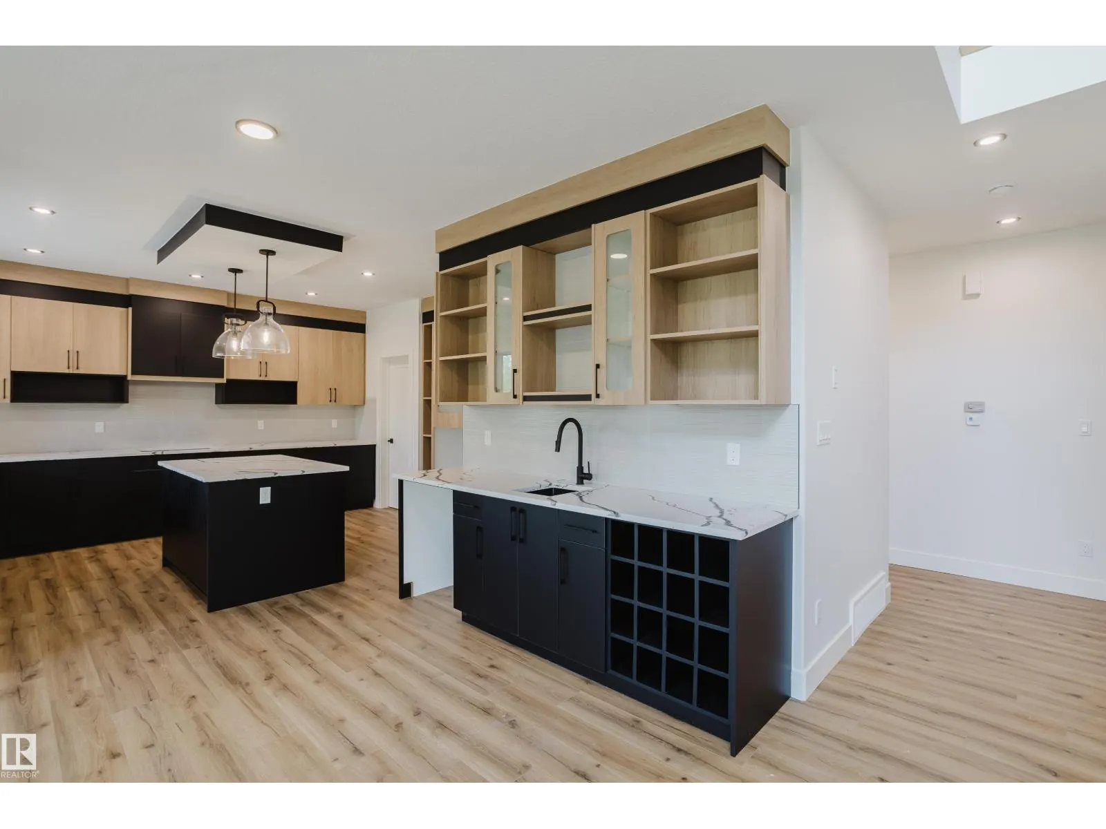 2512 213 ST NW