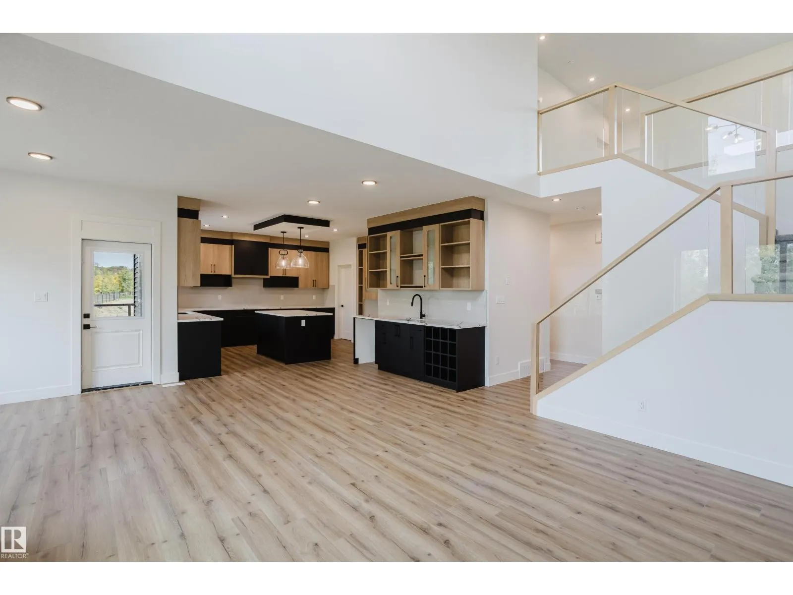 2512 213 ST NW
