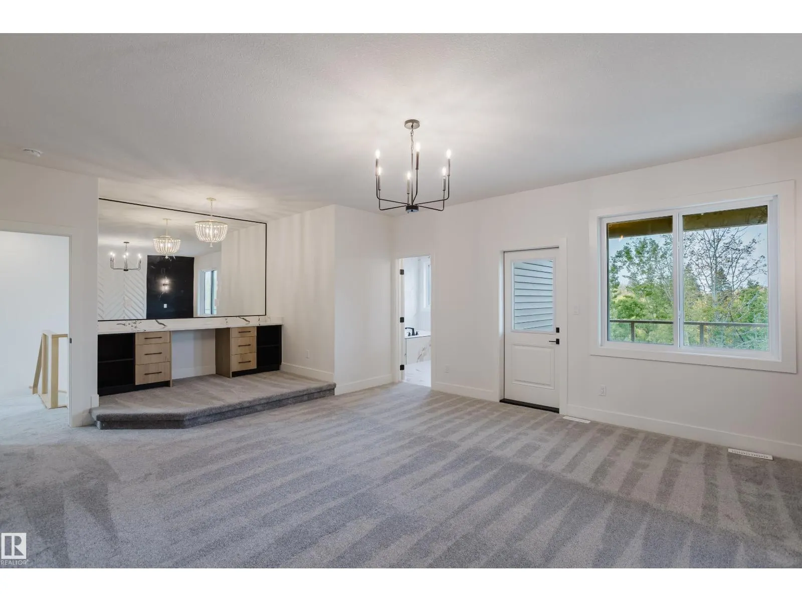 2512 213 ST NW