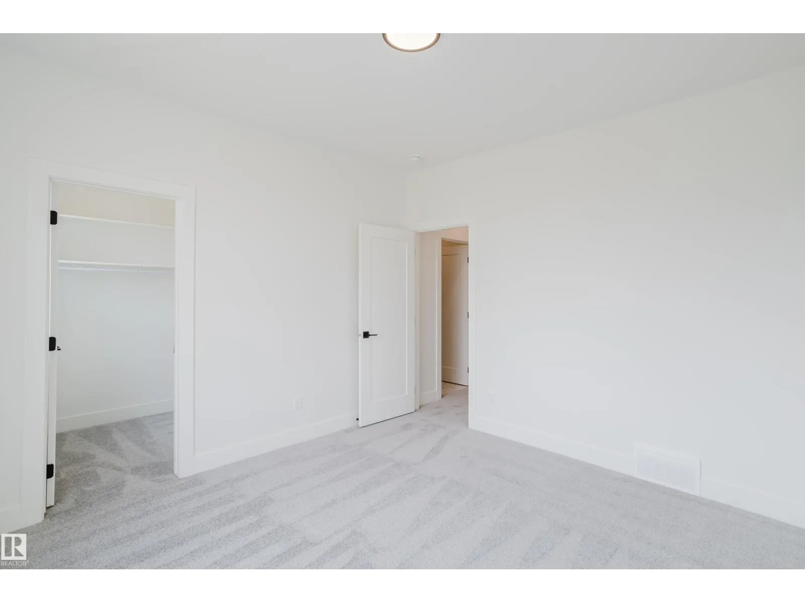 2512 213 ST NW