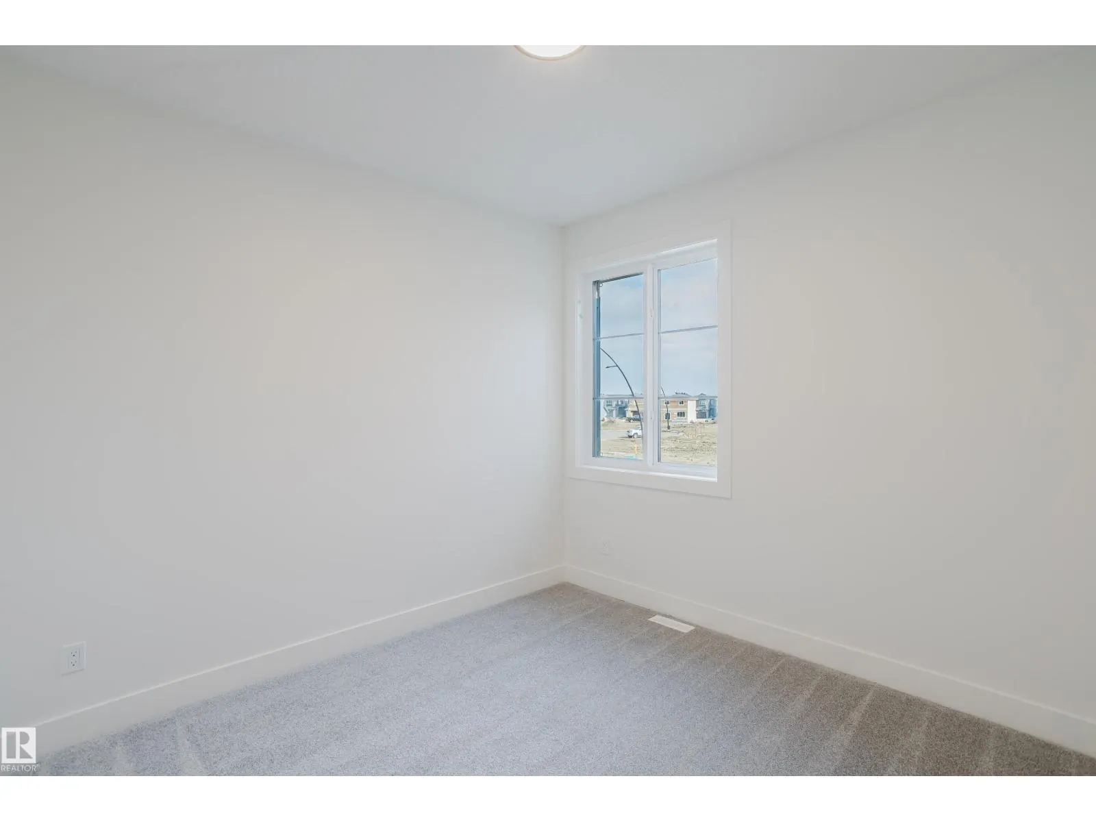 2512 213 ST NW