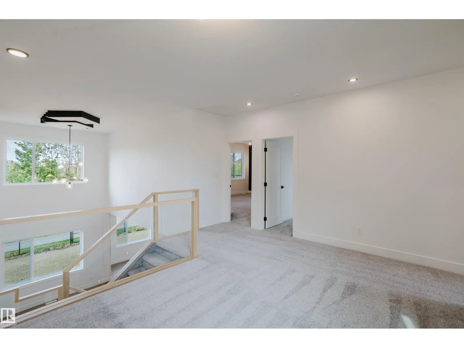 2512 213 ST NW