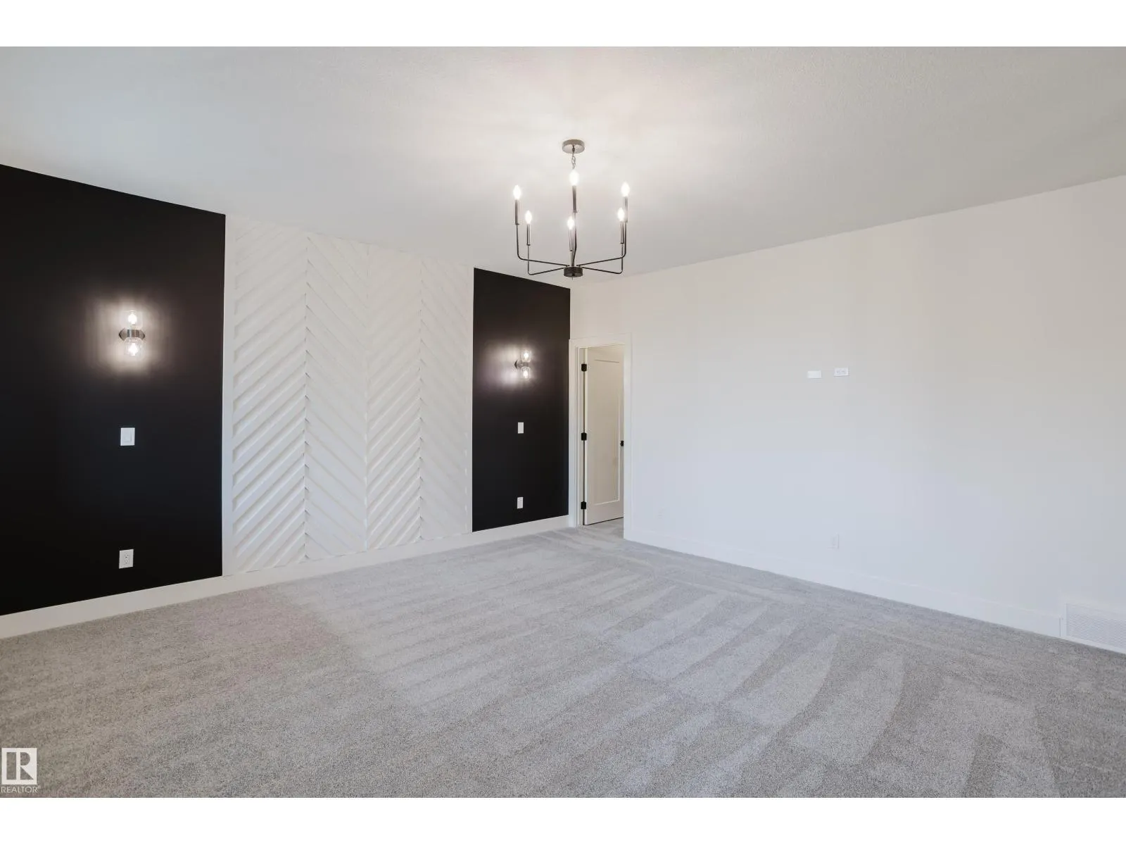2512 213 ST NW