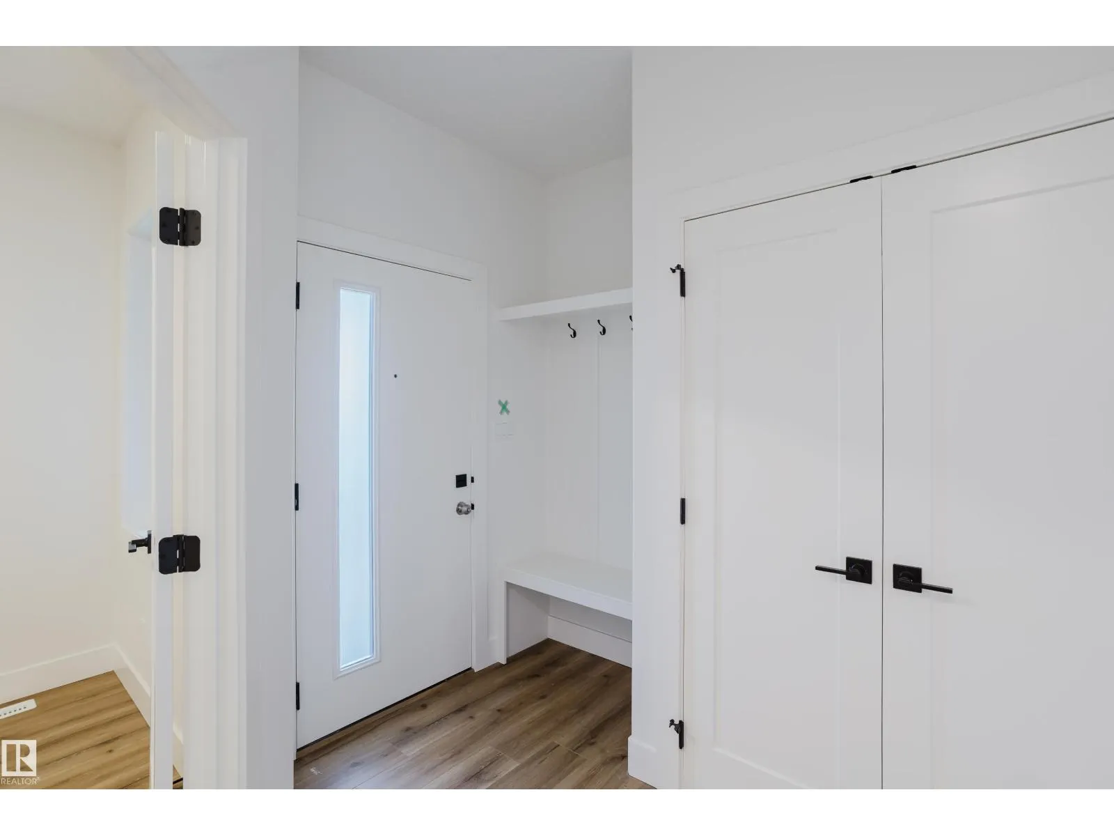 2512 213 ST NW