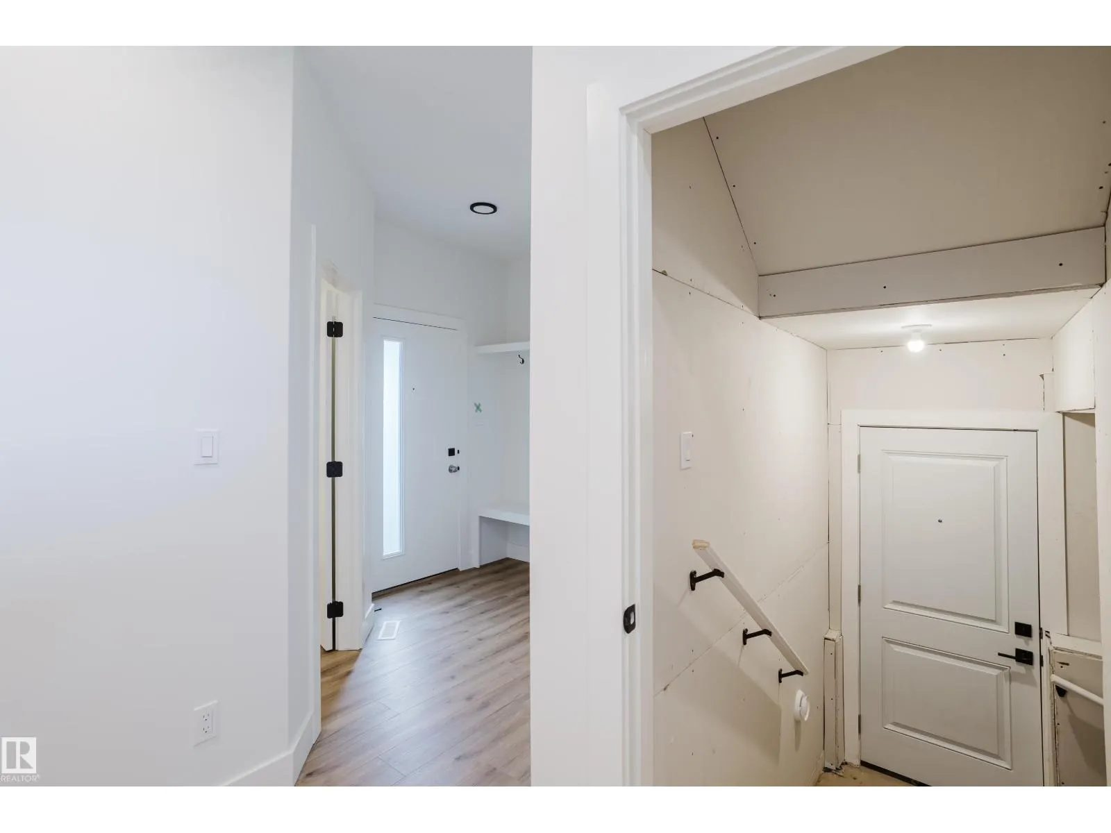 2512 213 ST NW