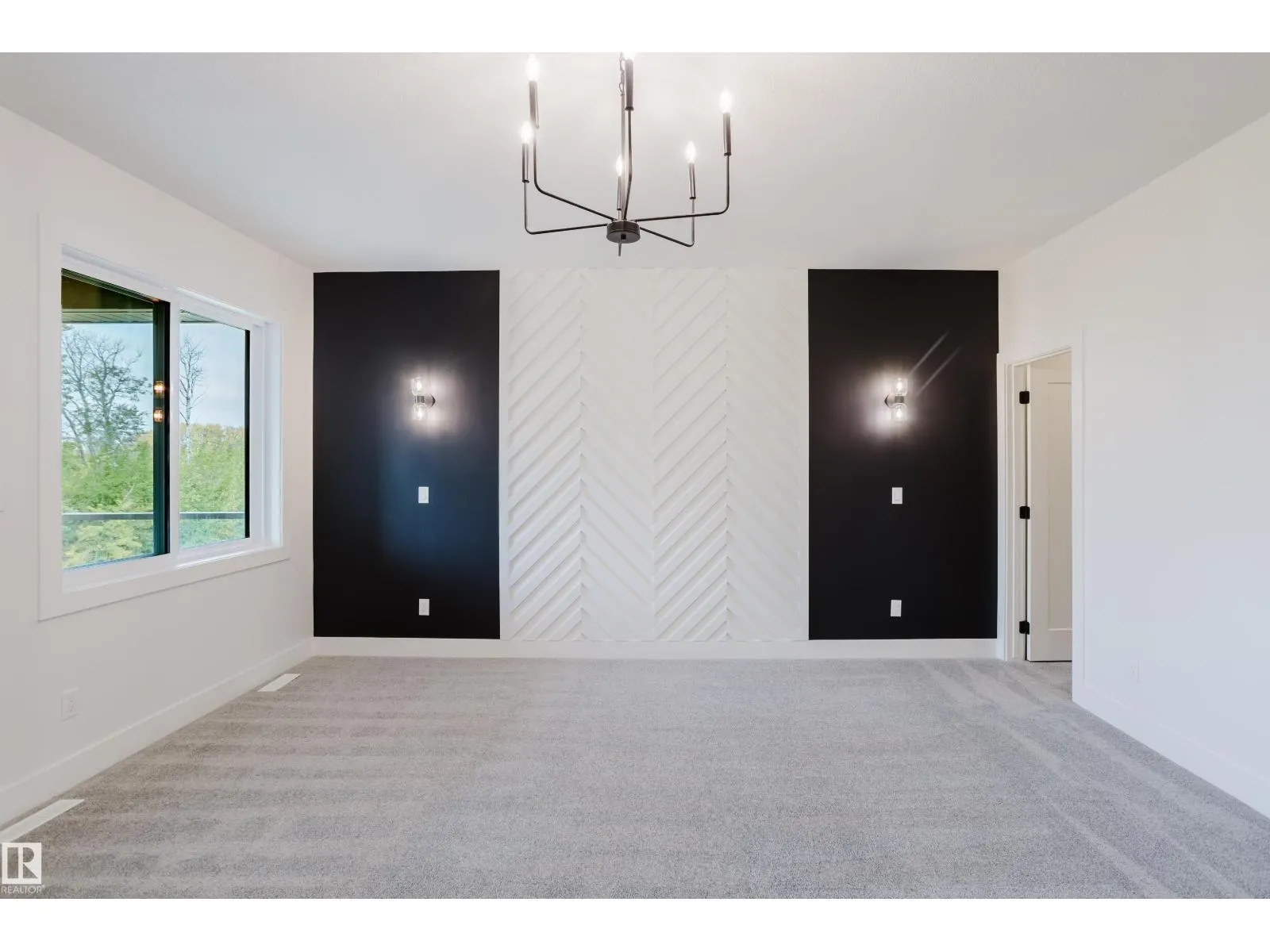 2512 213 ST NW