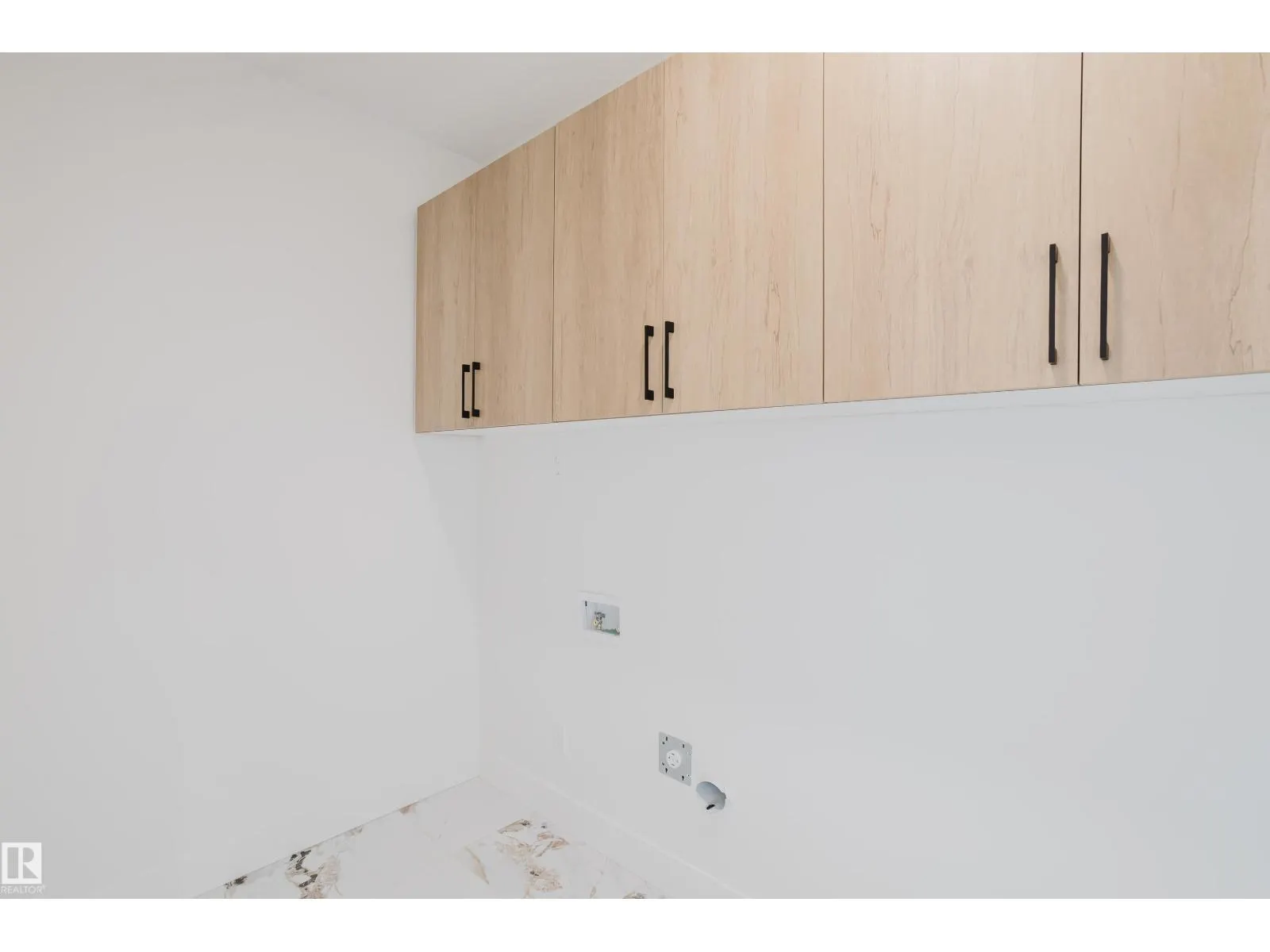 2512 213 ST NW