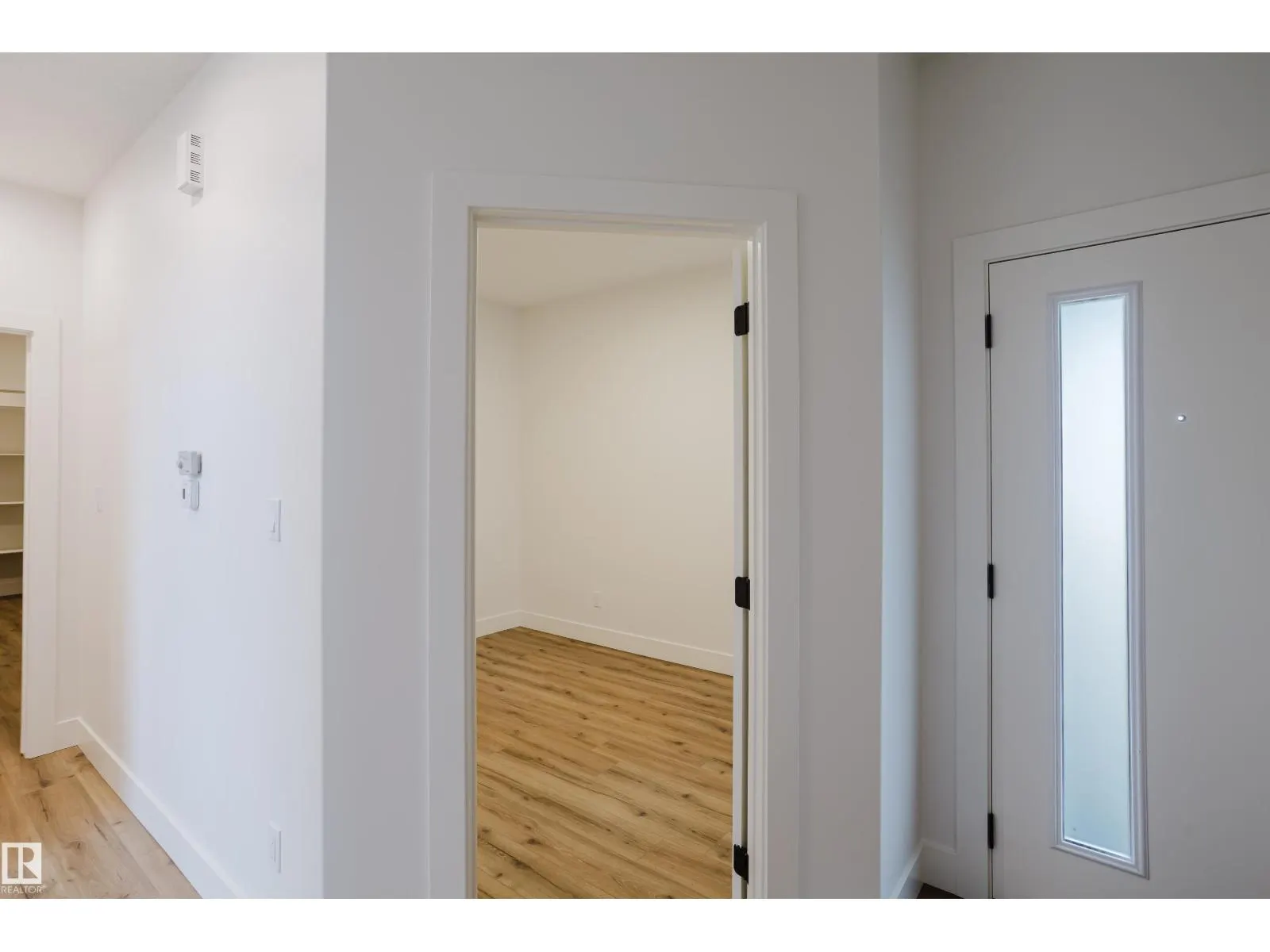 2512 213 ST NW