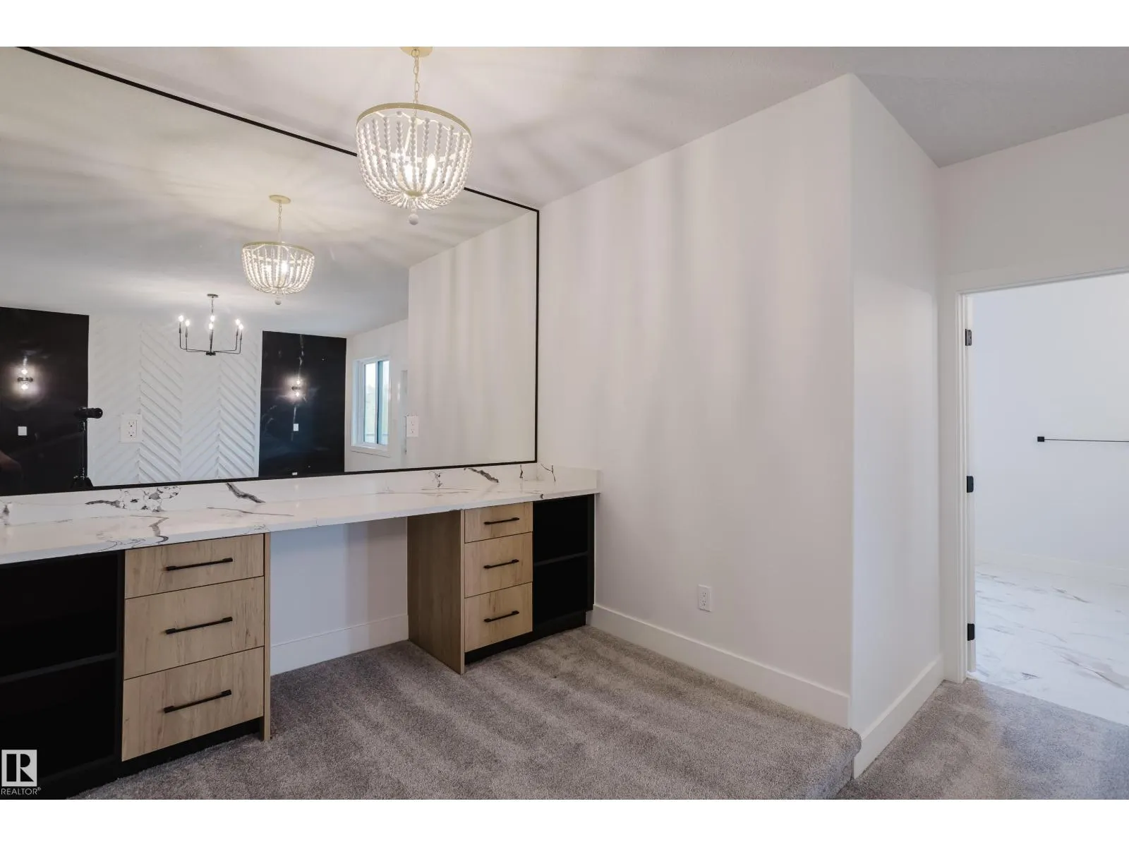 2512 213 ST NW
