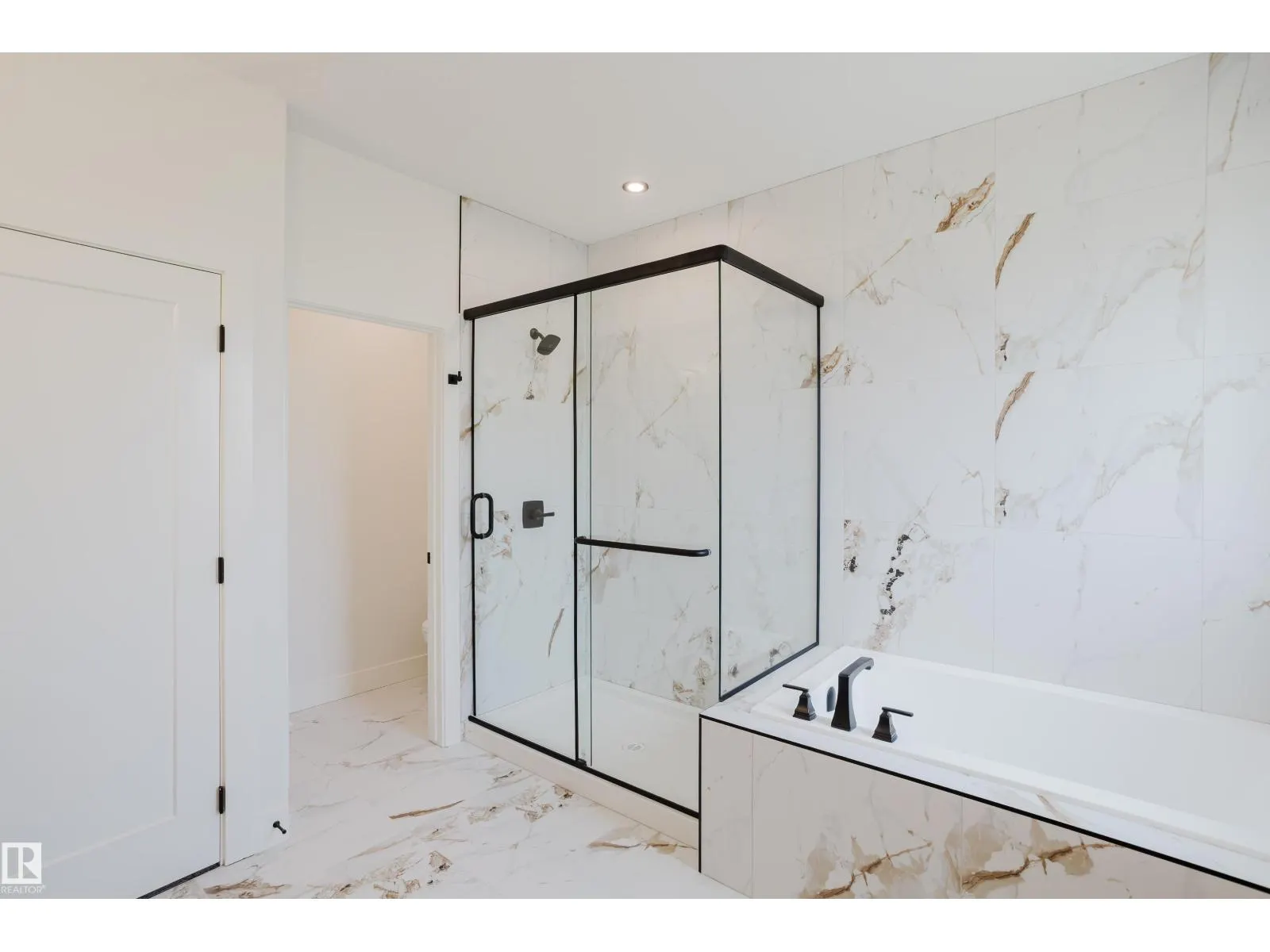 2512 213 ST NW