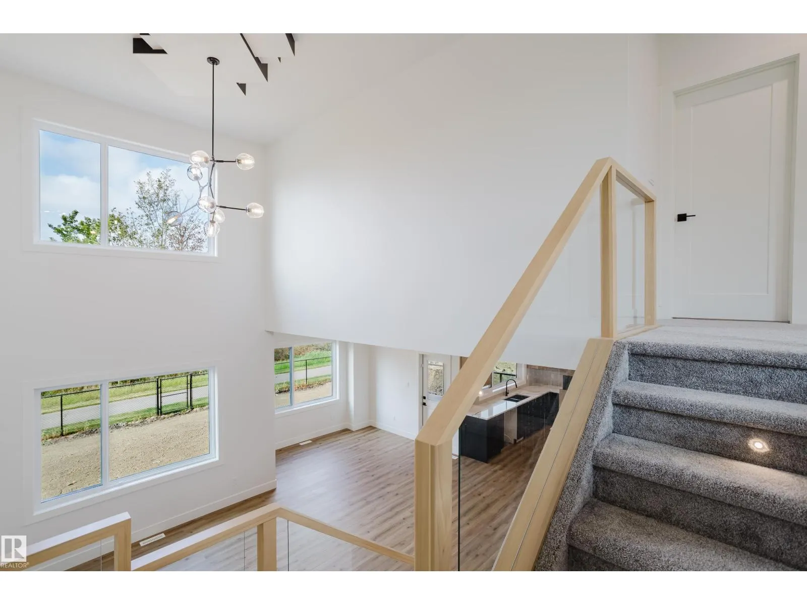 2512 213 ST NW